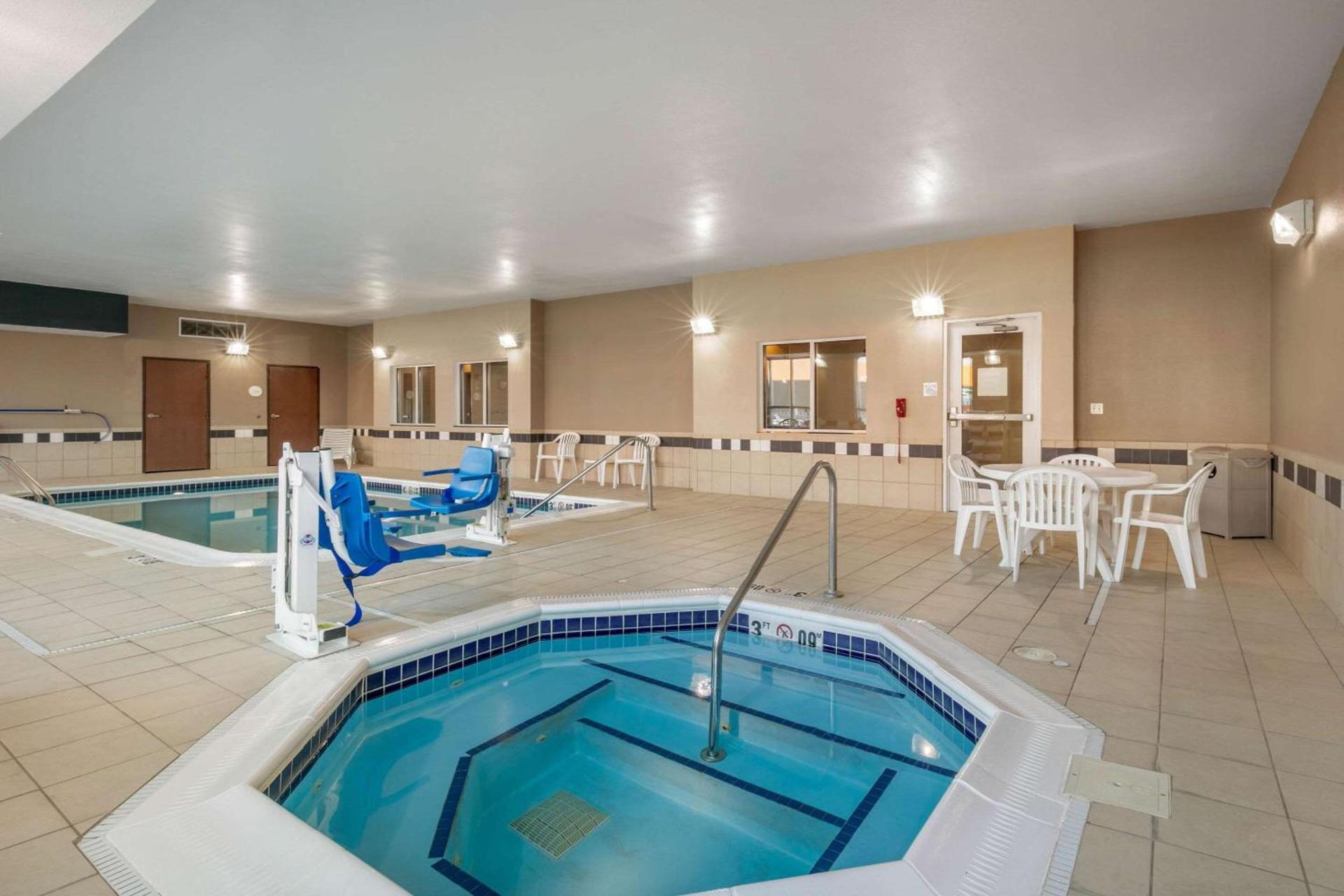 Comfort Inn & Suites Marion I-57 photo 16