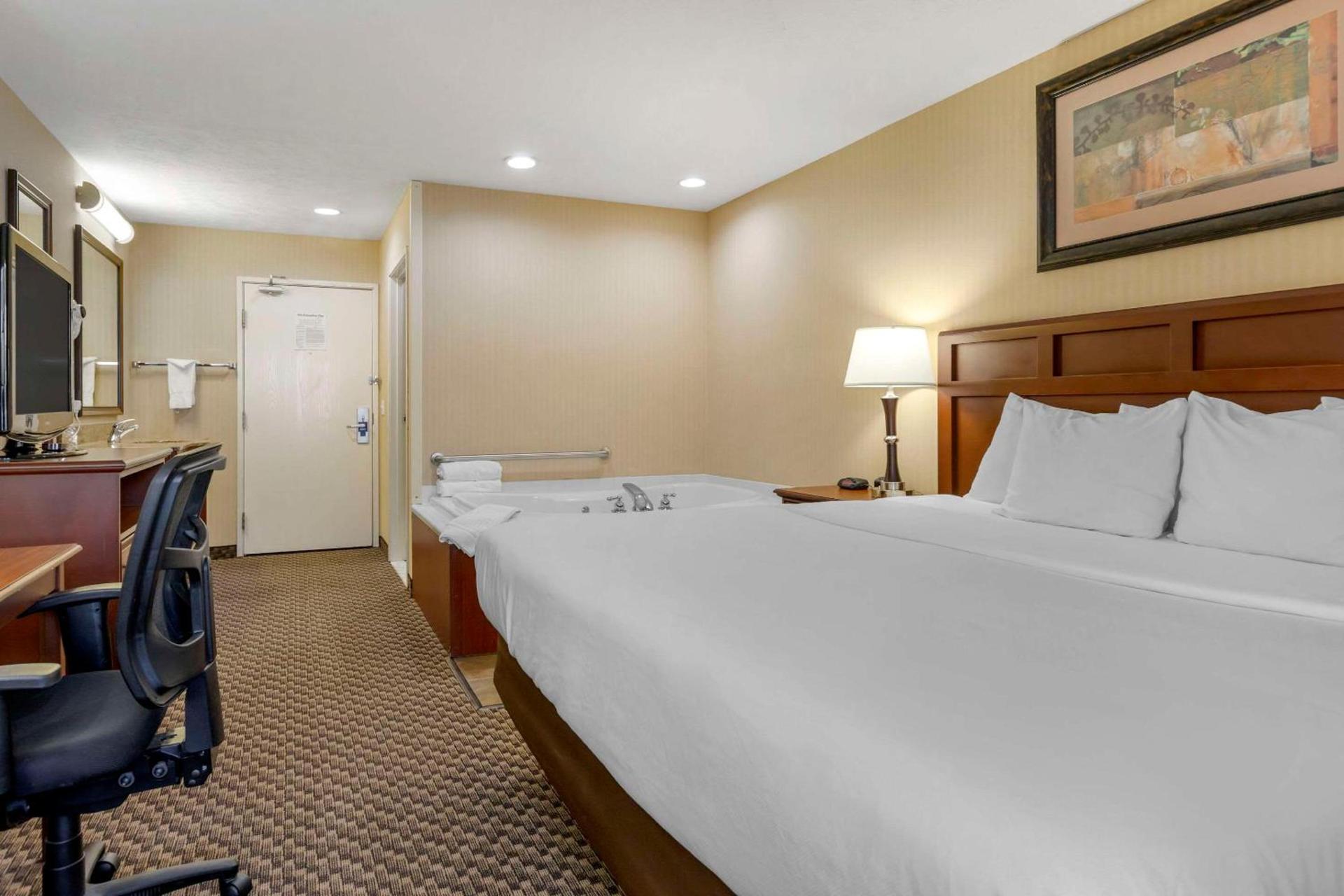Comfort Inn Traverse City photo 9