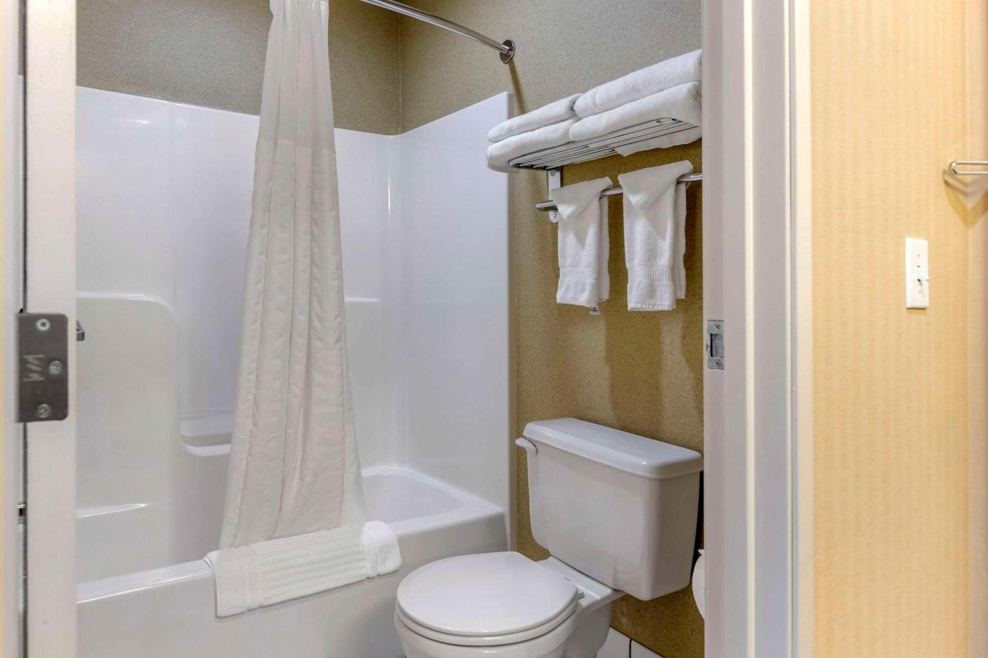 Comfort Inn Traverse City photo 13