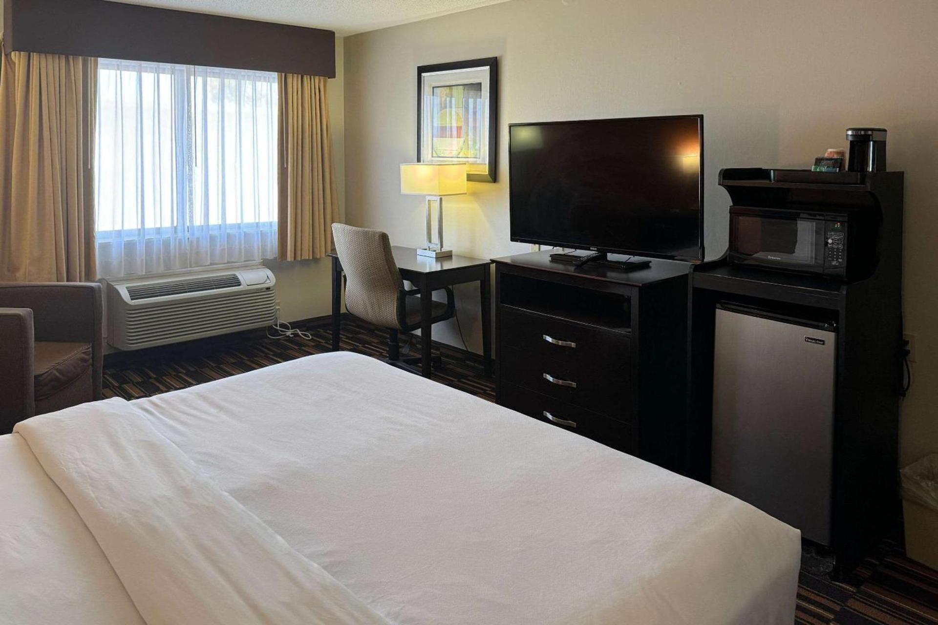 Comfort Inn Maumee - Perrysburg Area photo 8