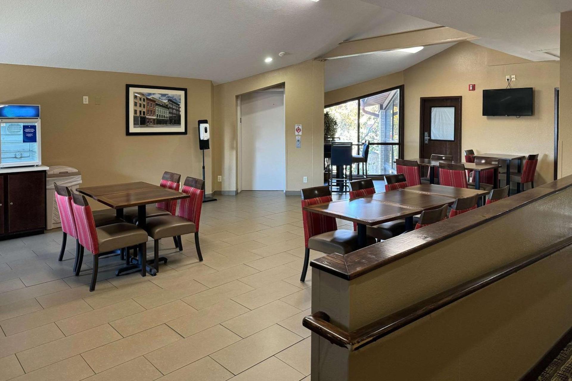 Comfort Inn Maumee - Perrysburg Area photo 7