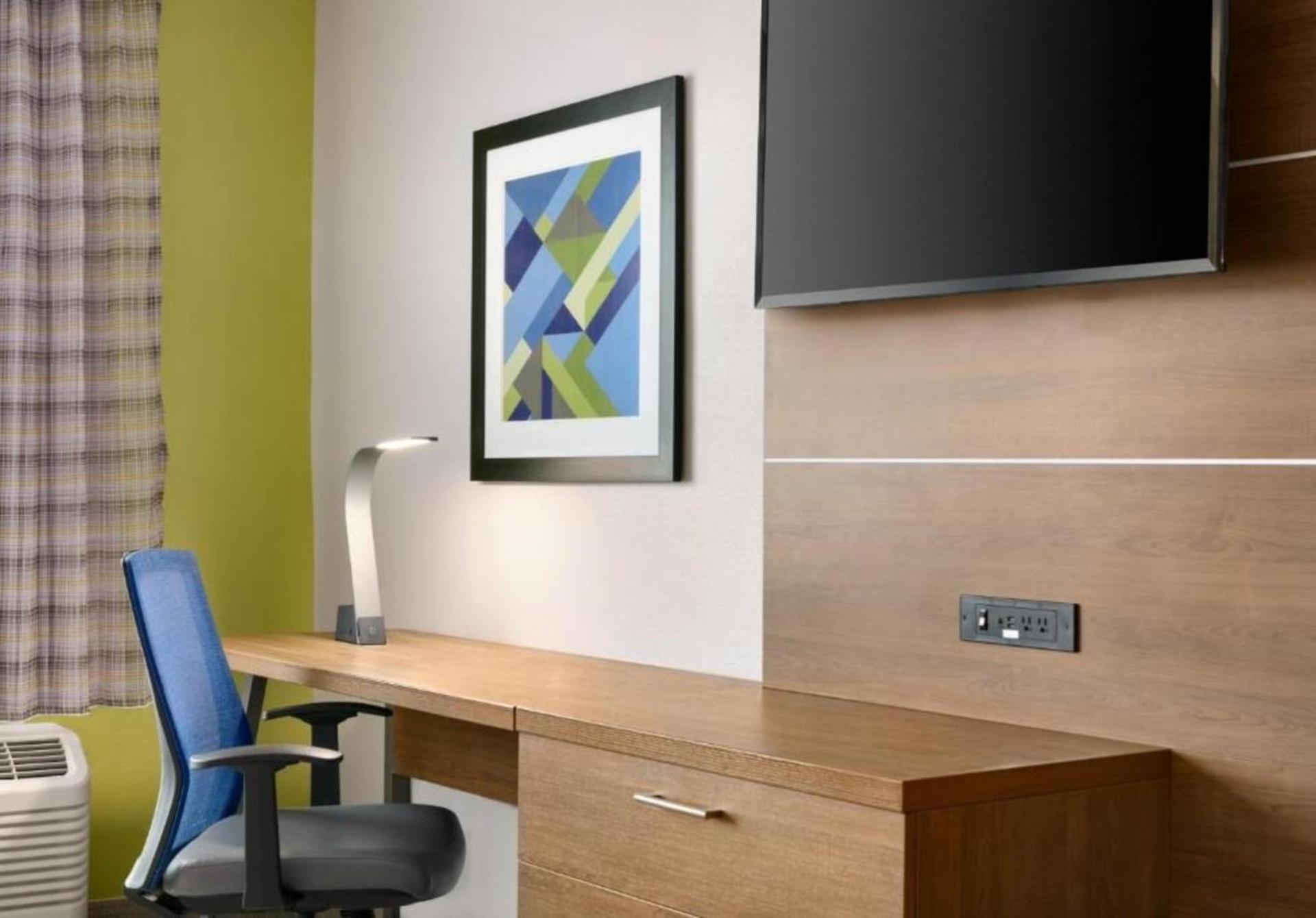 Holiday Inn Express & Suites Salisbury by IHG photo 49