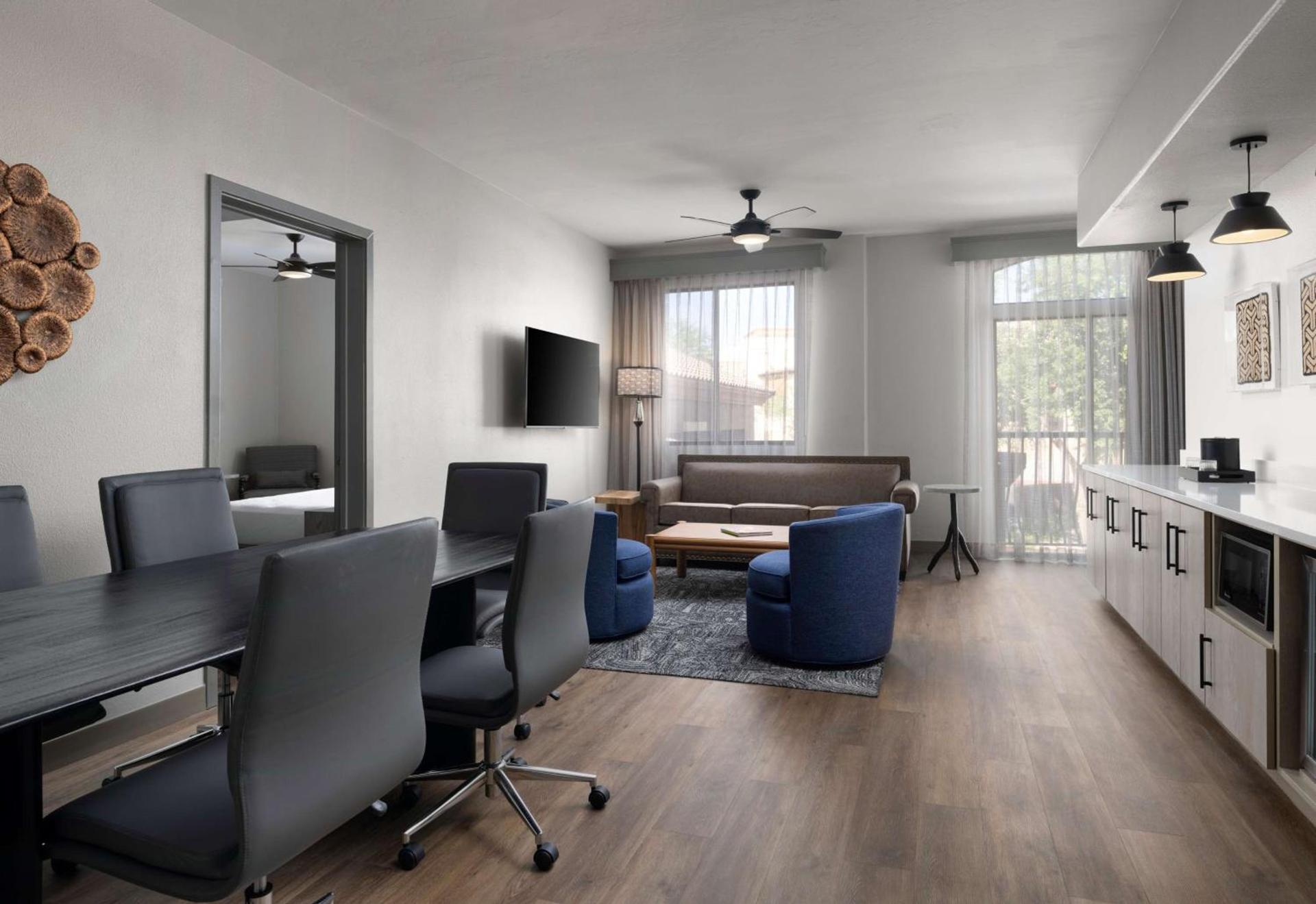 Embassy Suites Tucson - Paloma Village photo 27