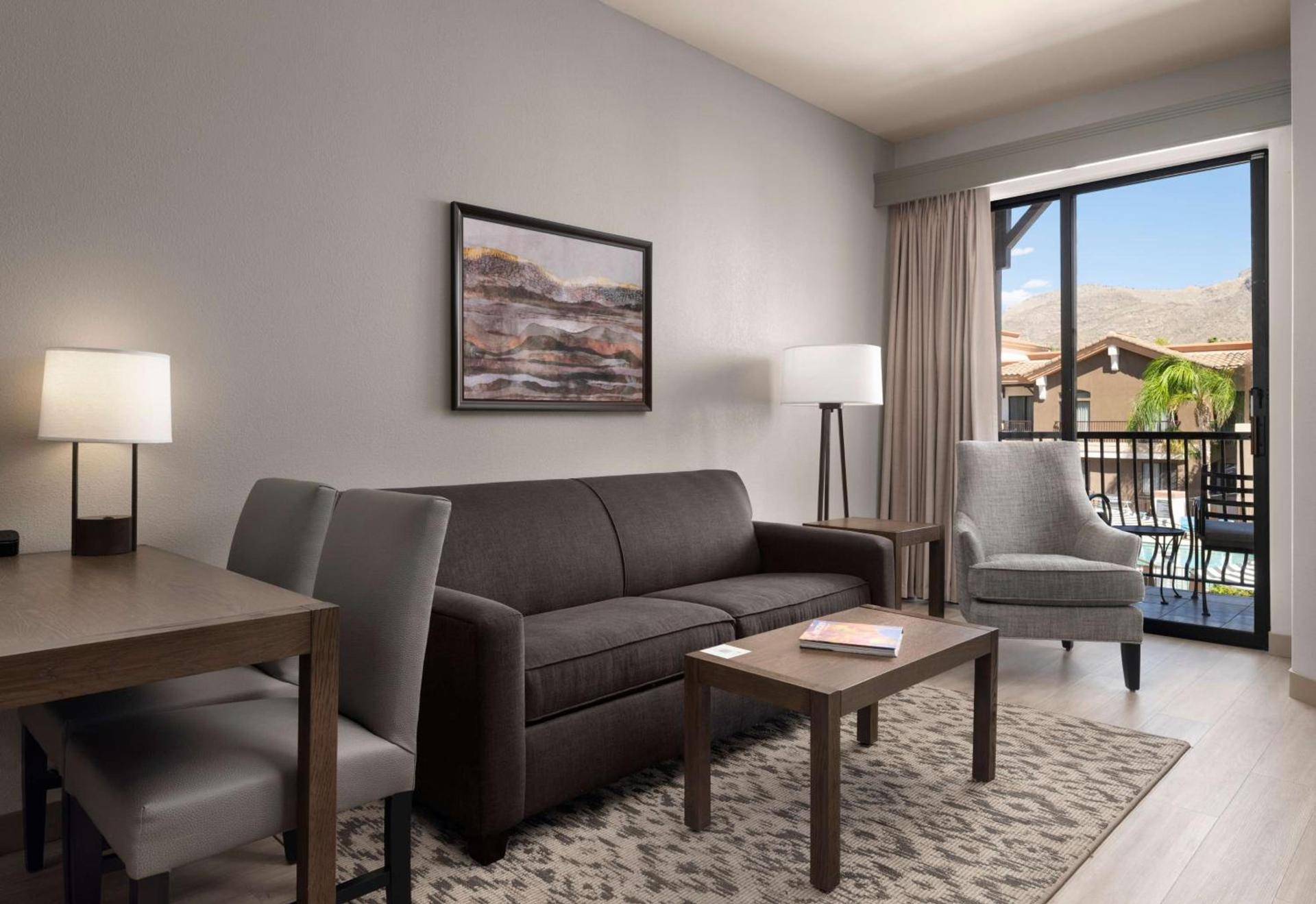 Embassy Suites Tucson - Paloma Village photo 30