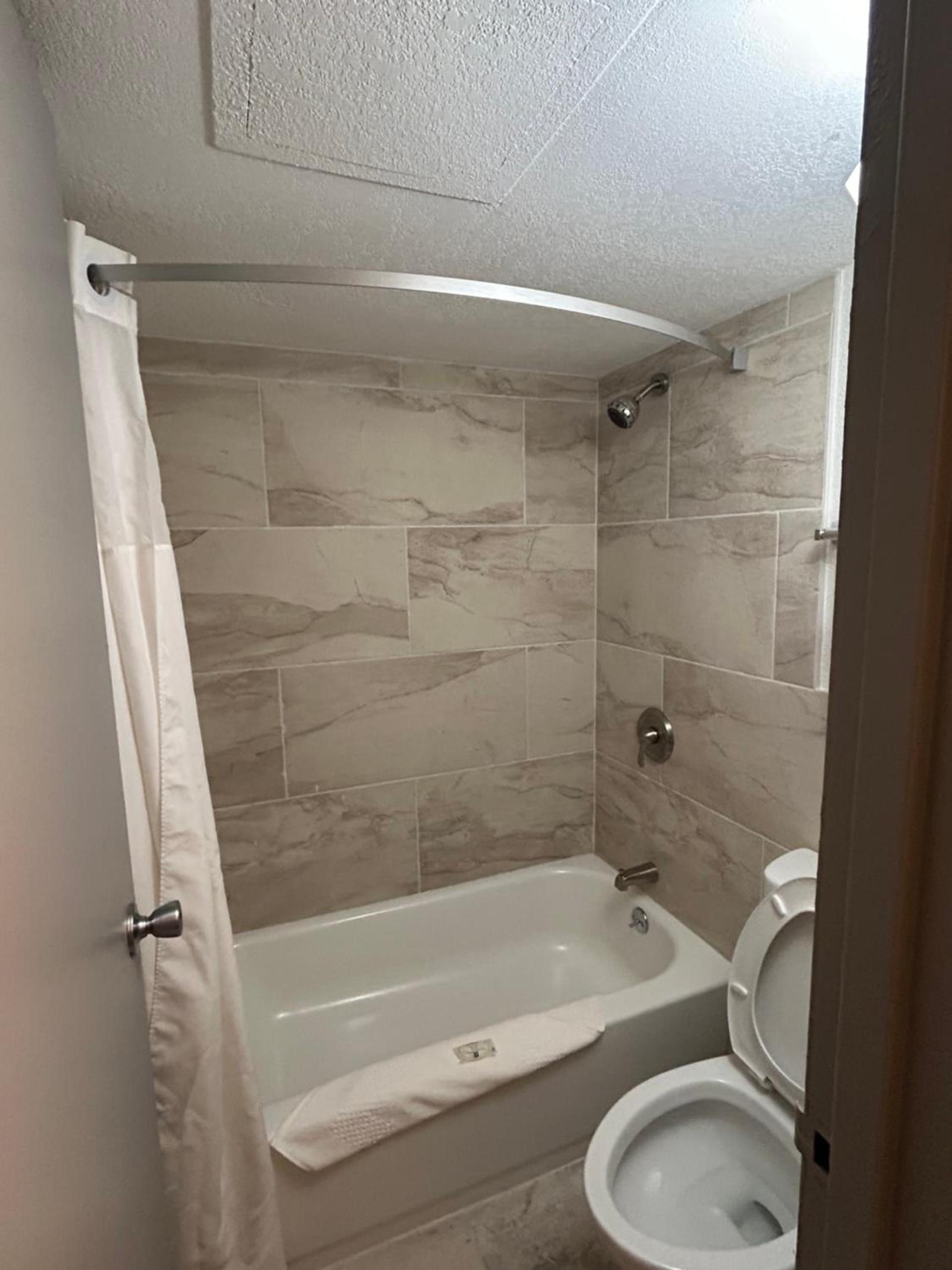 Quality Inn University Lansing photo 29
