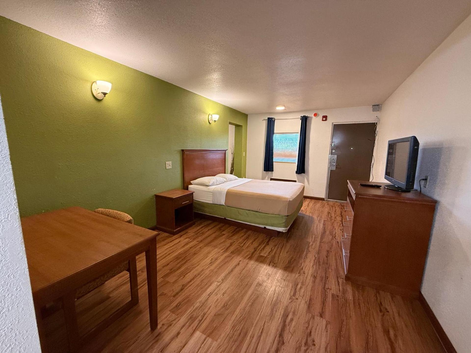 Relax Inn & Suites photo 10