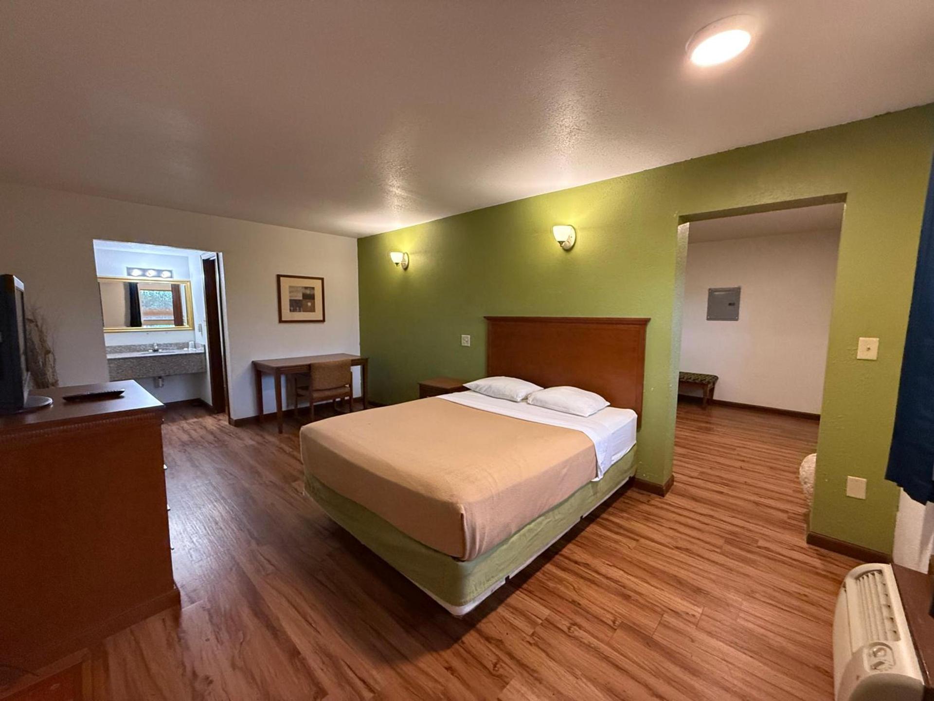 Relax Inn & Suites photo 9