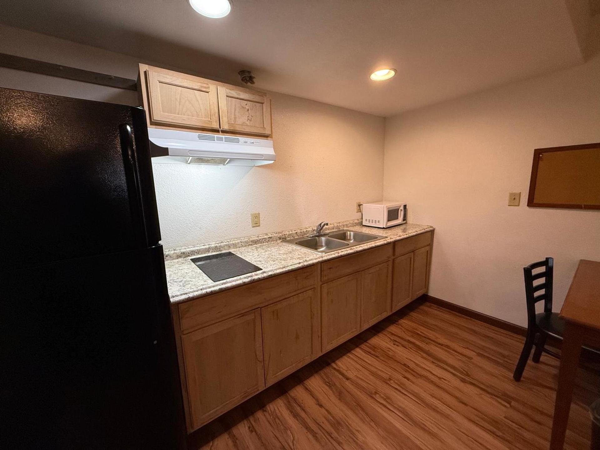 Relax Inn & Suites photo 8