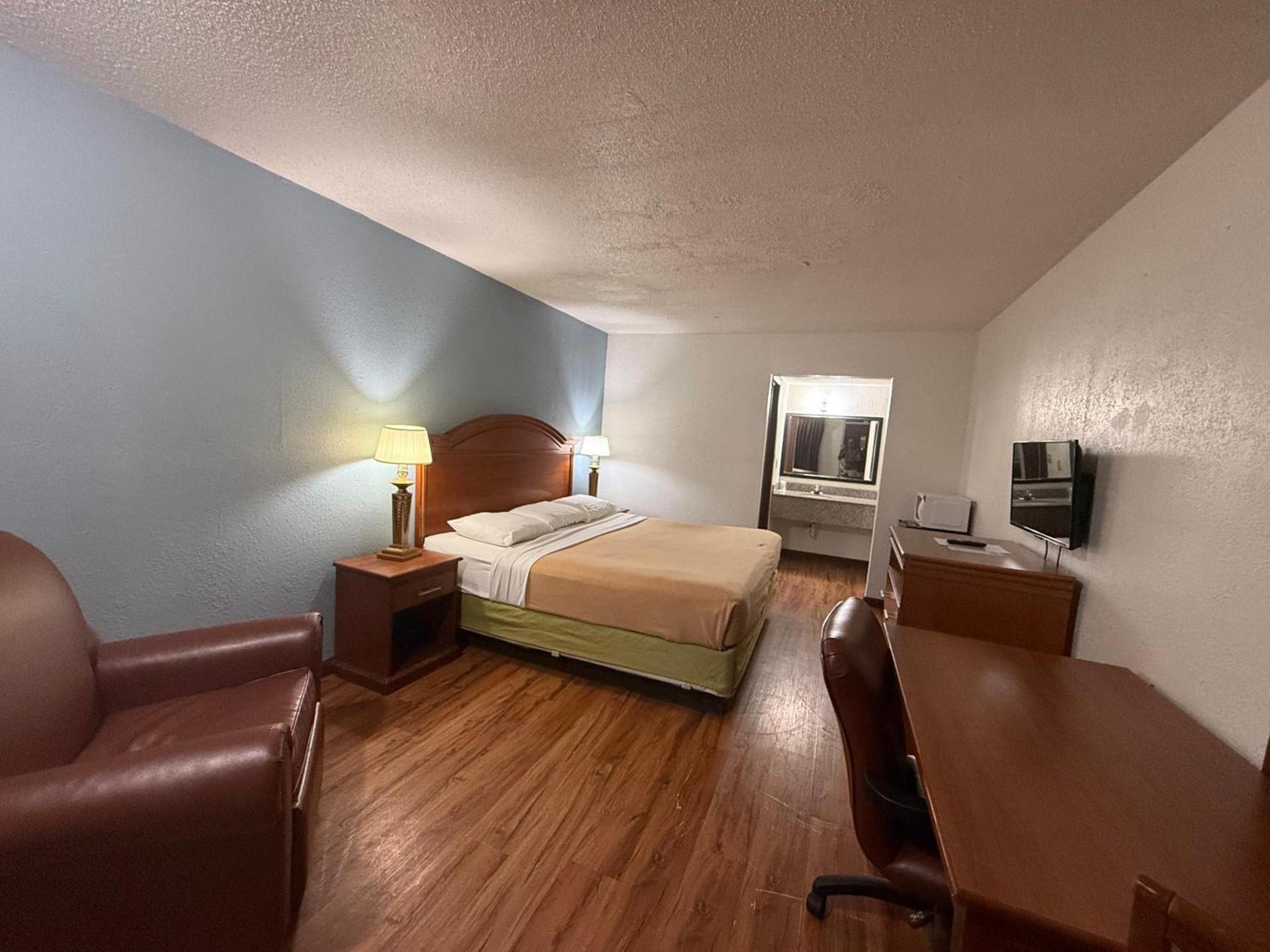 Relax Inn & Suites photo 7