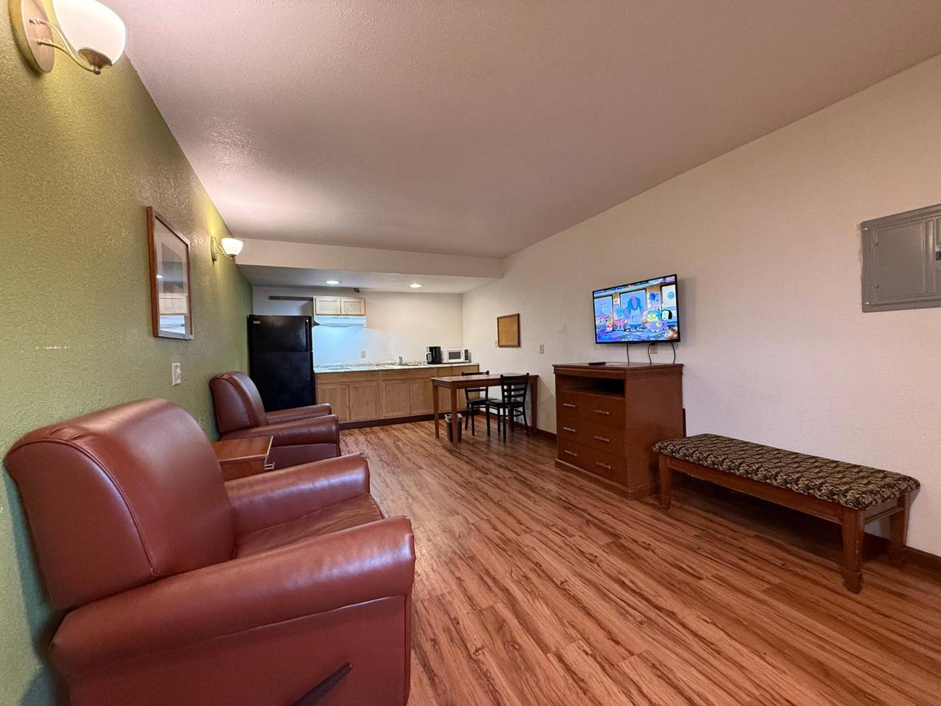 Relax Inn & Suites photo 3