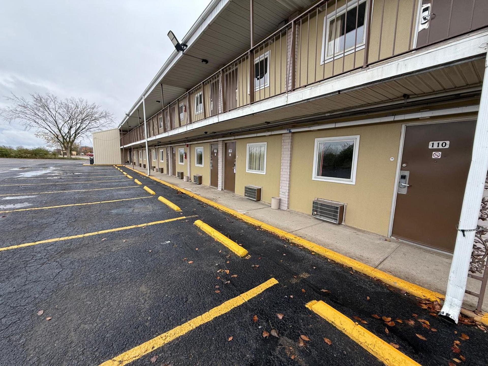Relax Inn & Suites photo 1