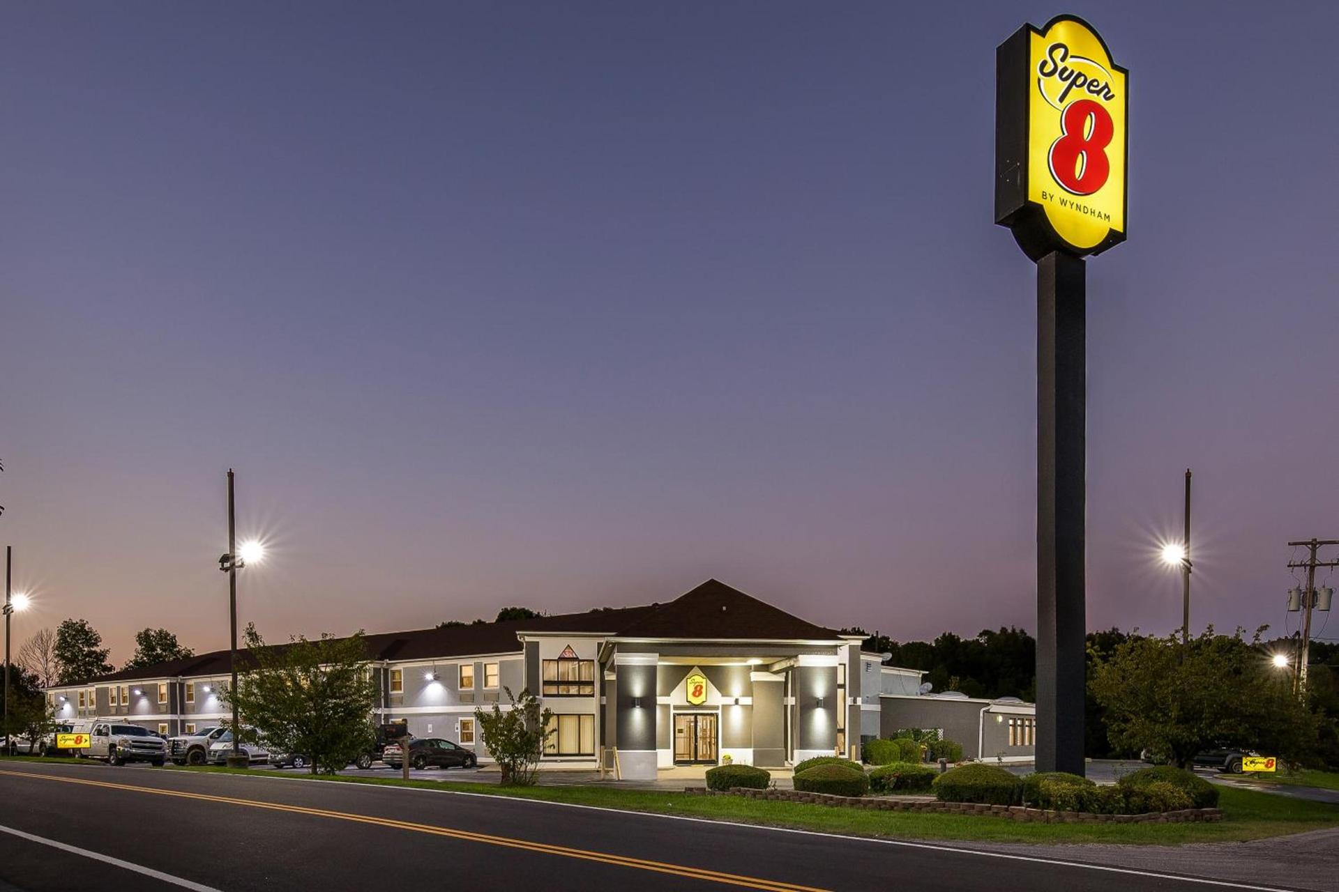 Super 8 by Wyndham Dickson photo 16