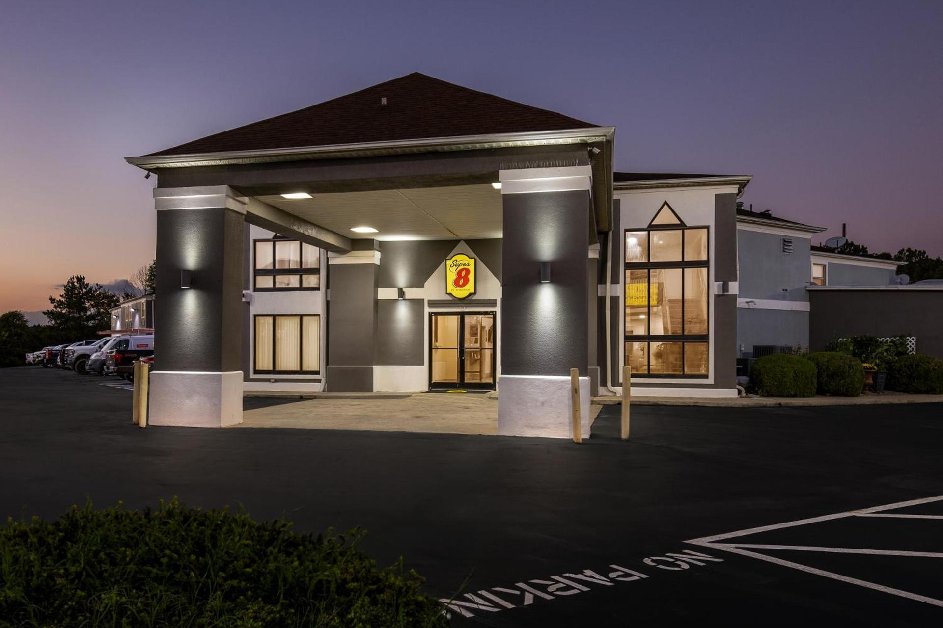 Super 8 by Wyndham Dickson photo 17