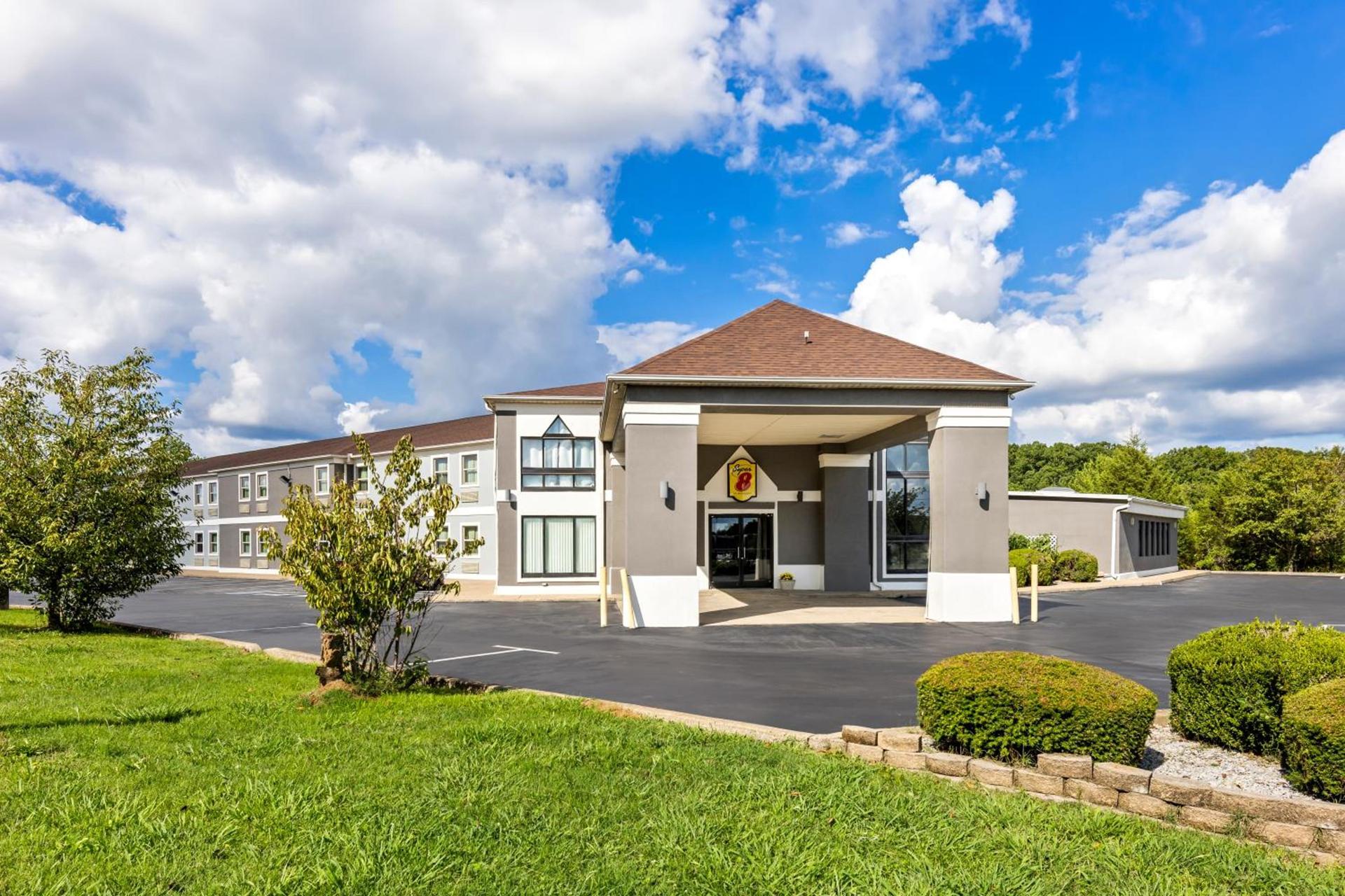 Super 8 by Wyndham Dickson photo 18