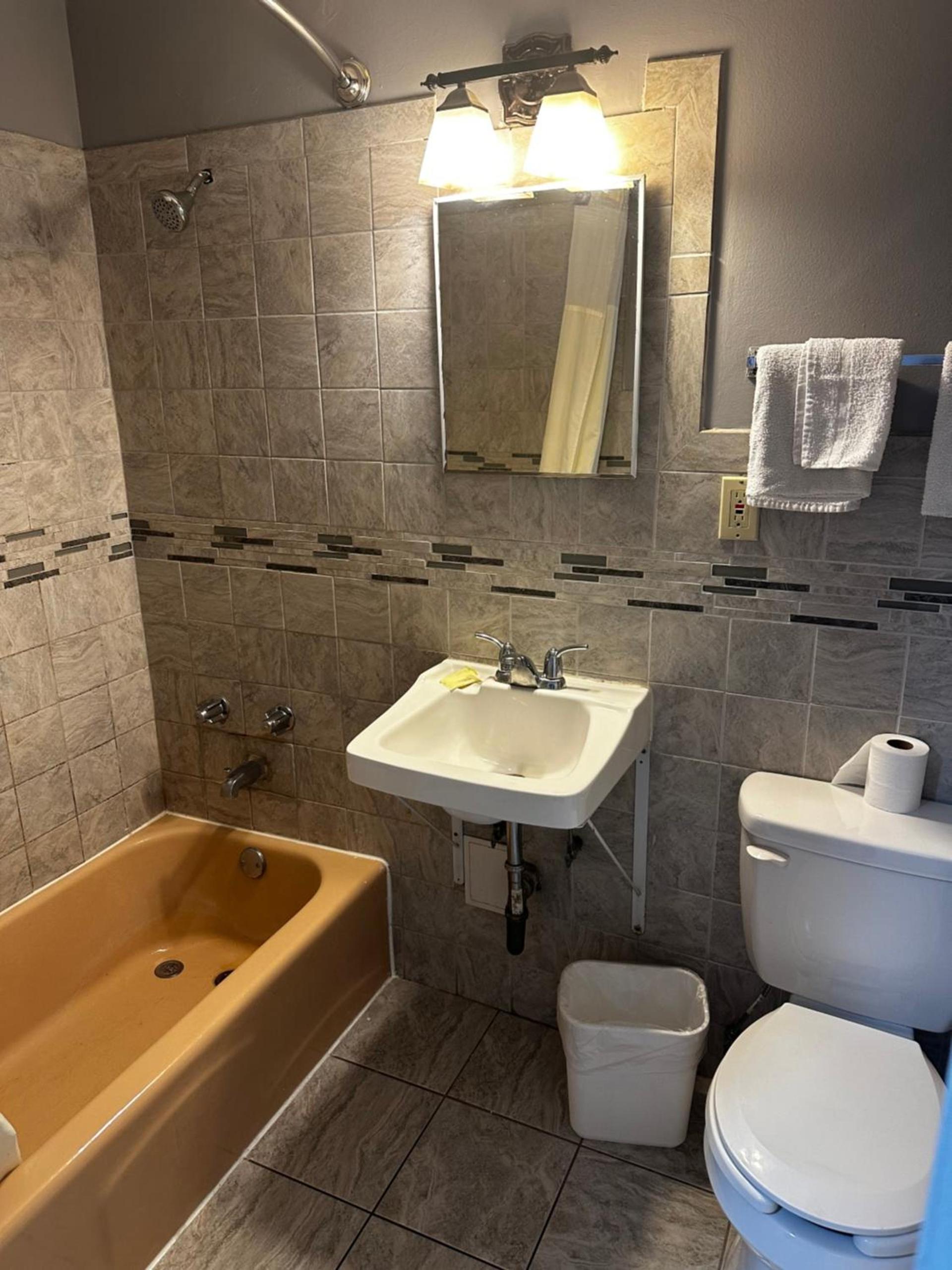 Apache Motel photo 2