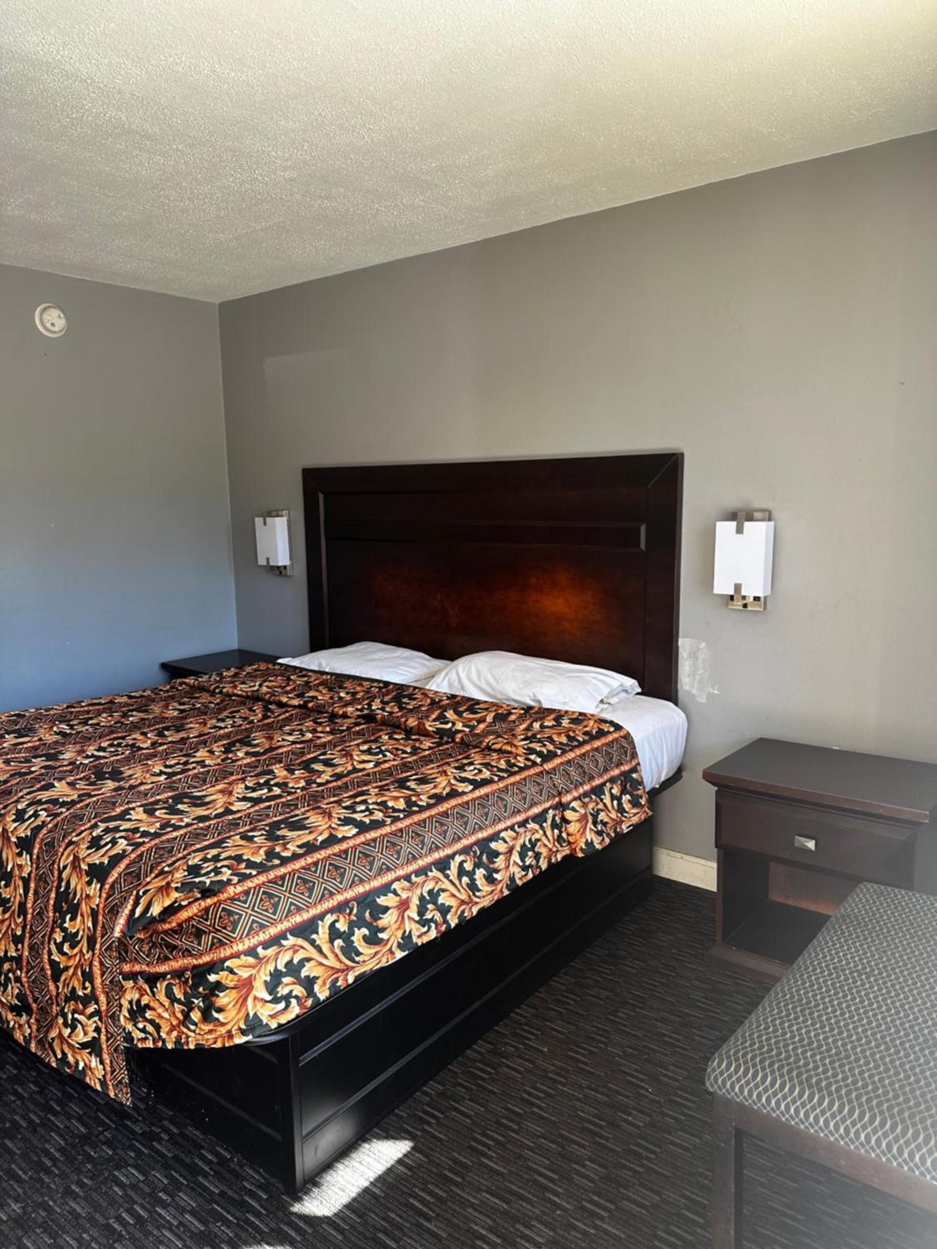 Apache Motel photo 6