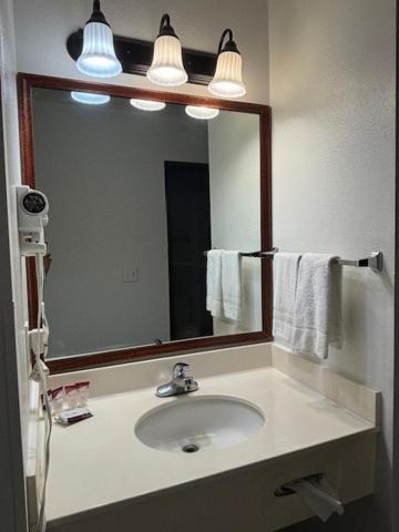 FairBridge Inn & Suites Sunnyside photo 40