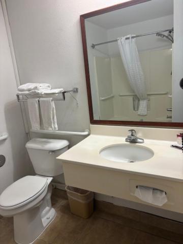 FairBridge Inn & Suites Sunnyside photo 43