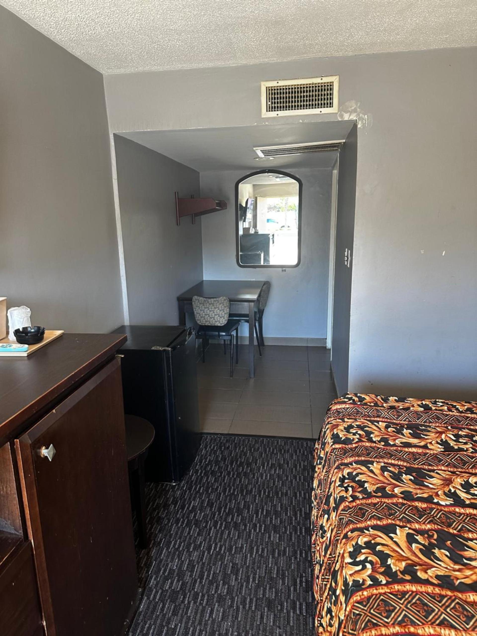 Apache Motel photo 8