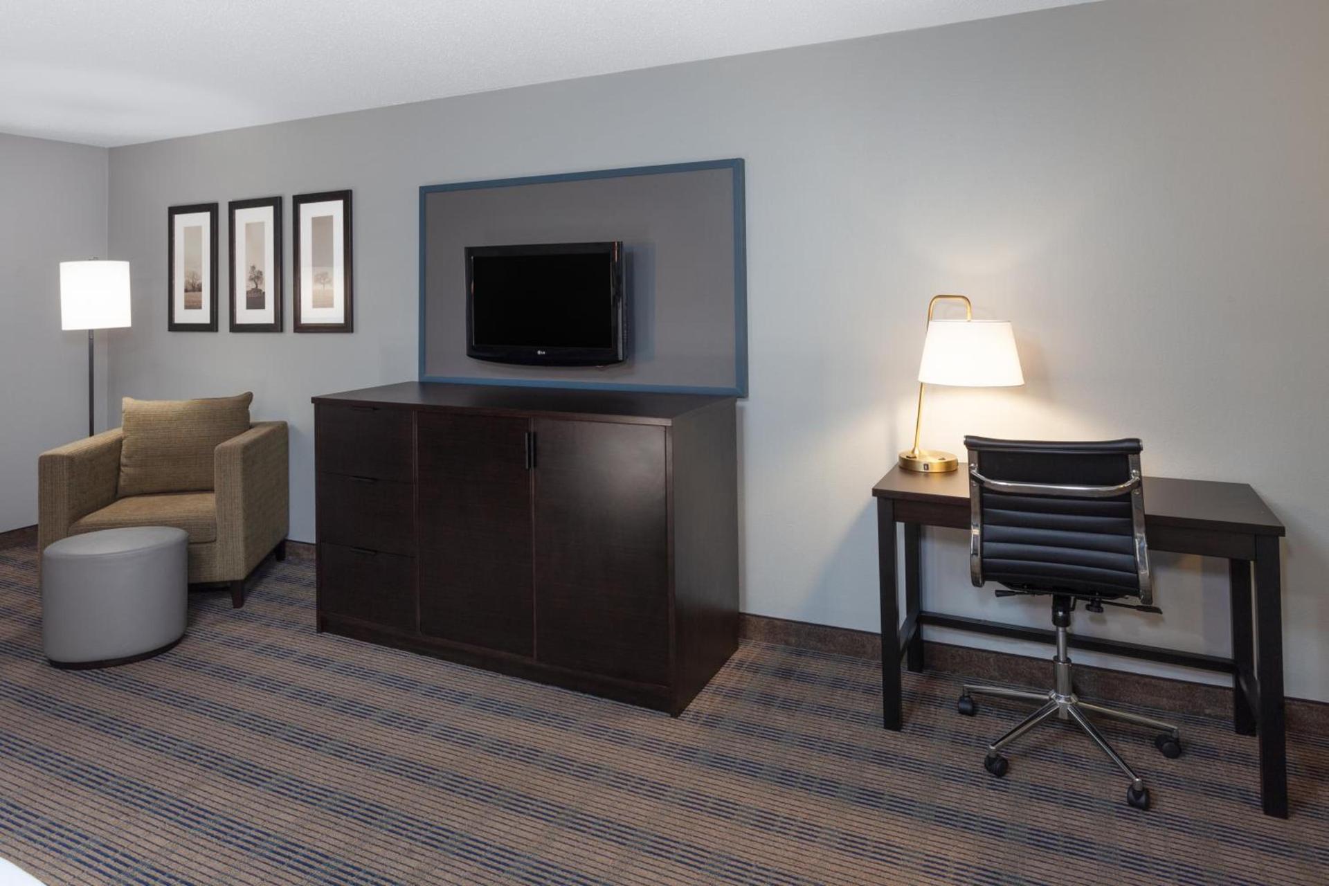 AmericInn by Wyndham Peoria photo 38