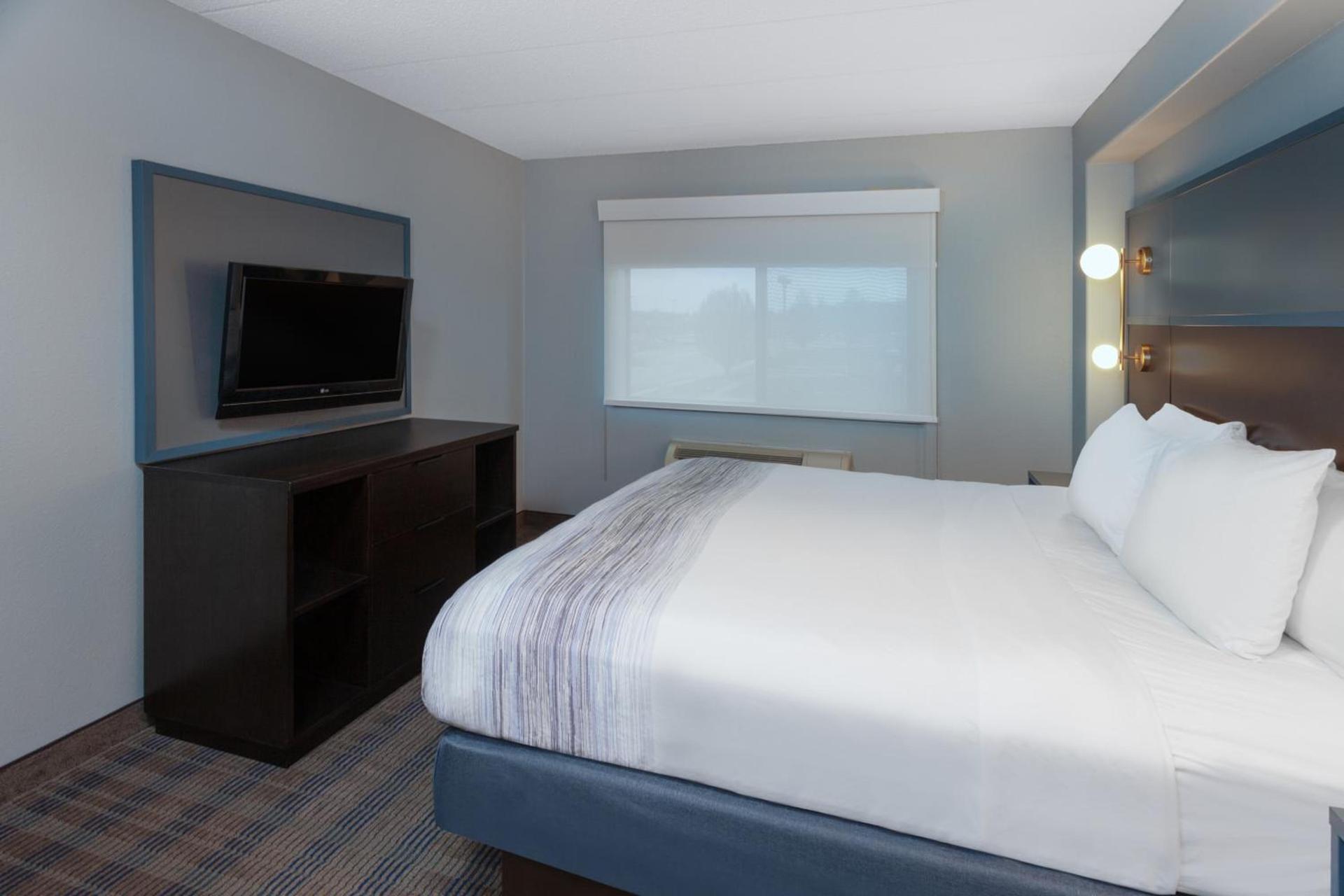 AmericInn by Wyndham Peoria photo 41