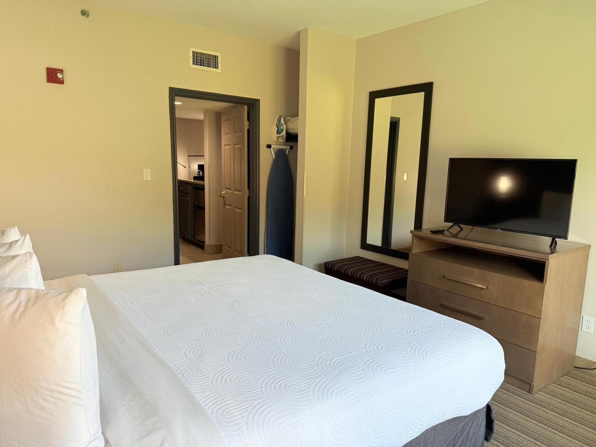 Country Inn & Suites by Radisson, Harlingen, TX photo 83