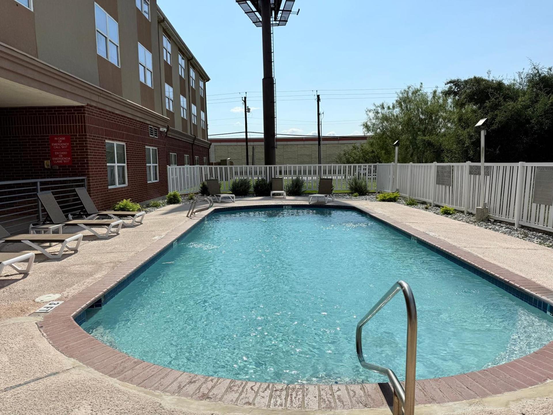 Country Inn & Suites by Radisson, Harlingen, TX photo 5