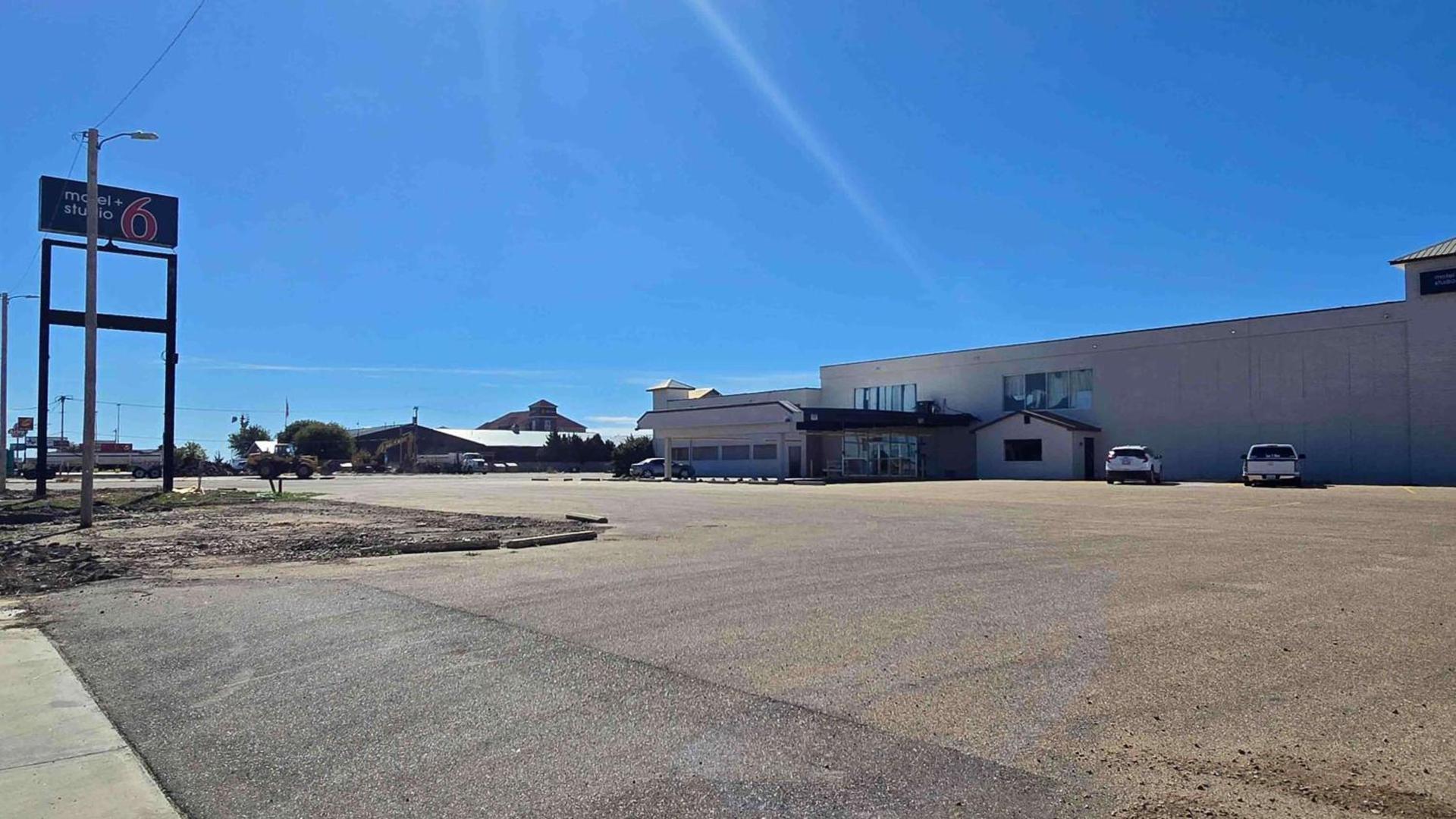 Motel 6 Dumas, TX photo 3