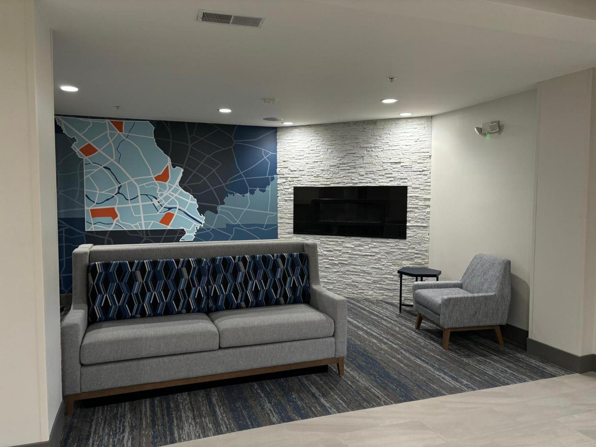Holiday Inn Express Hotel and Suites Saint Robert by IHG photo 32