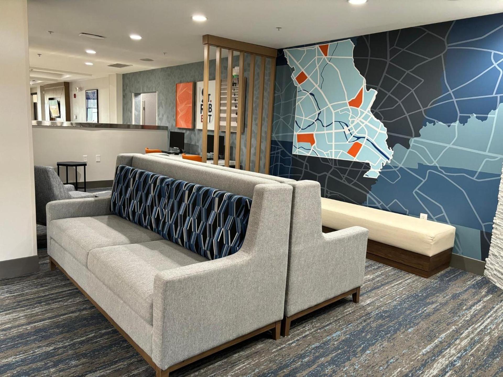 Holiday Inn Express Hotel and Suites Saint Robert by IHG photo 33