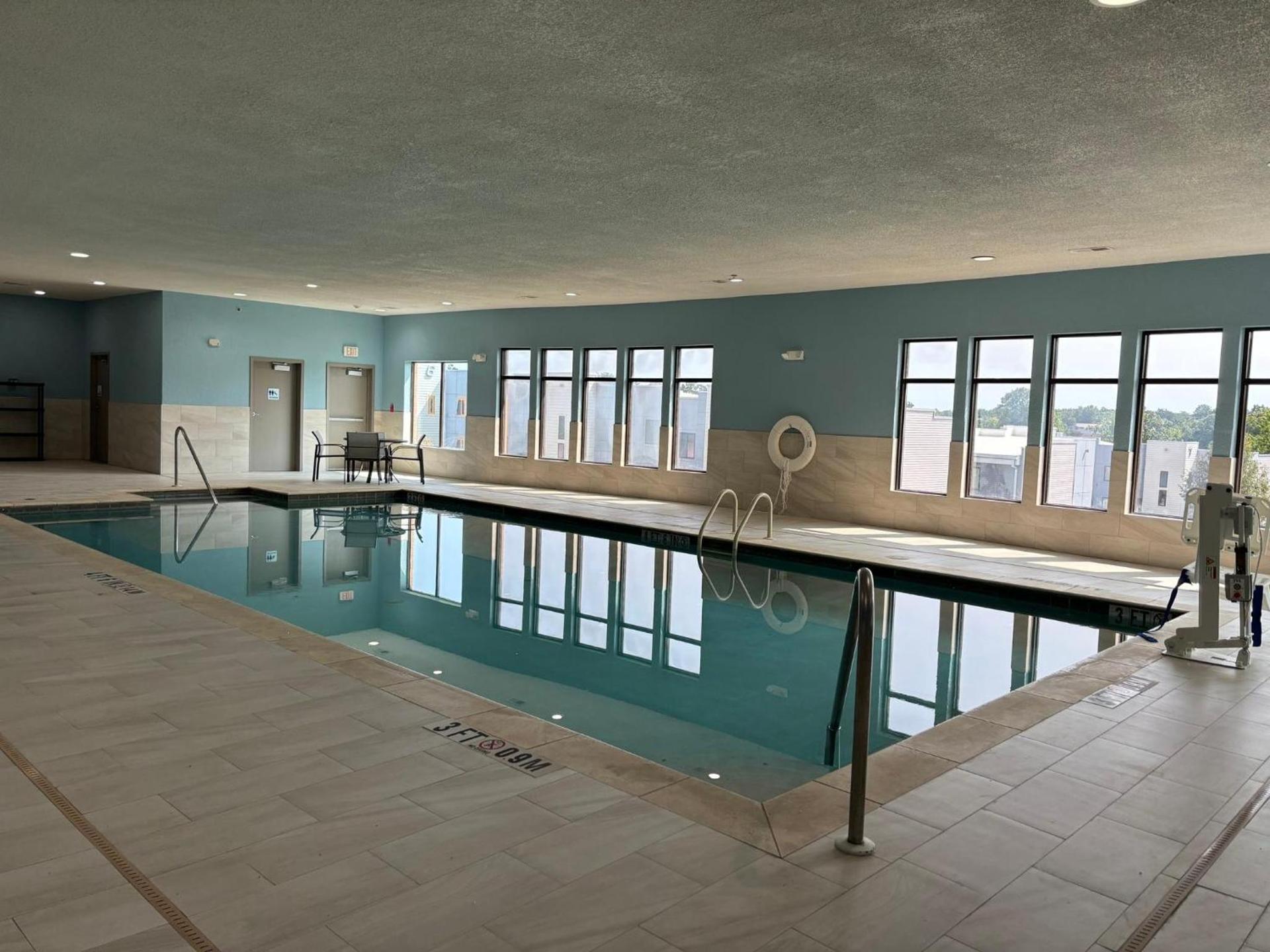 Holiday Inn Express Hotel and Suites Saint Robert by IHG photo 36