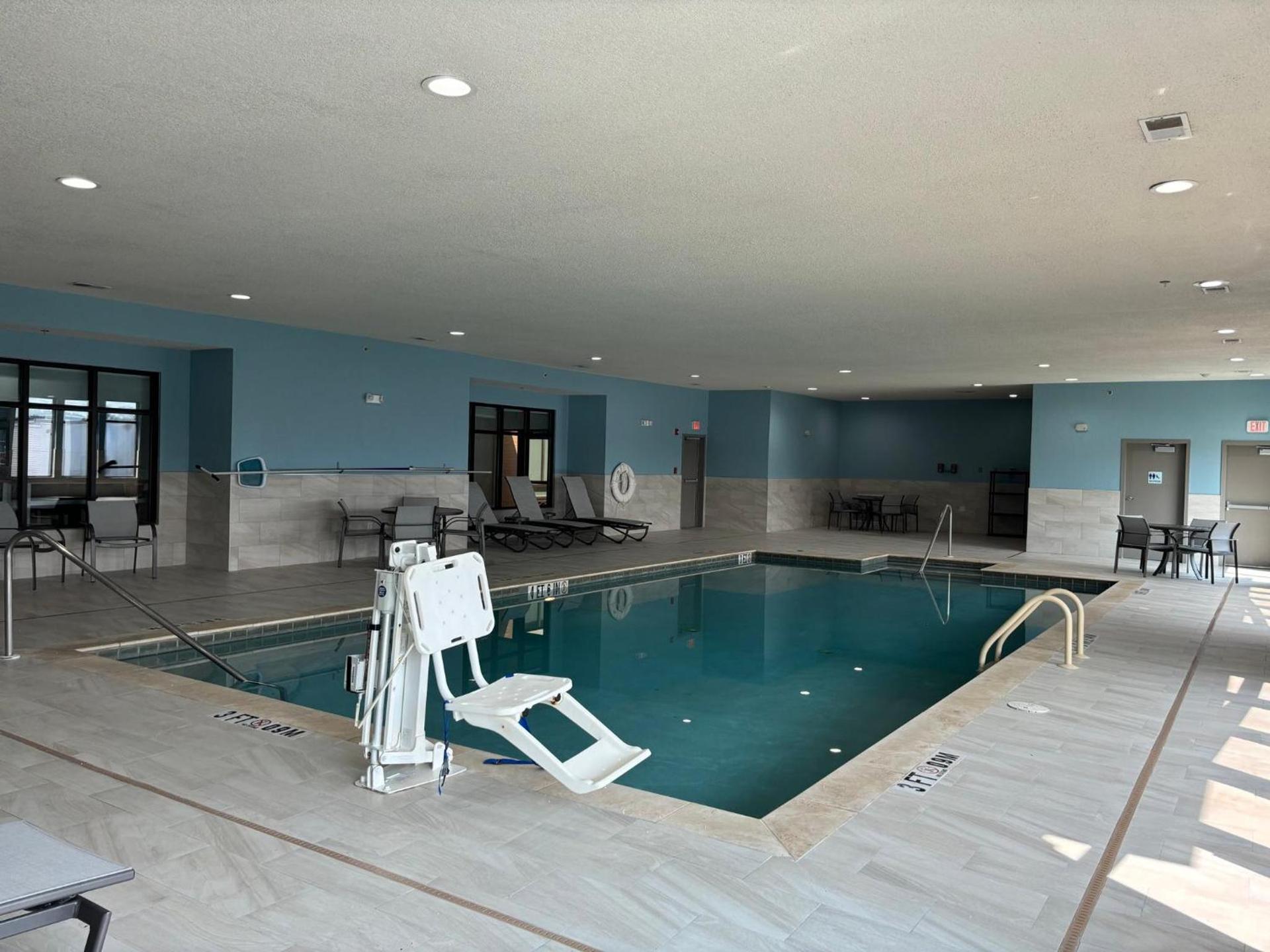 Holiday Inn Express Hotel and Suites Saint Robert by IHG photo 38