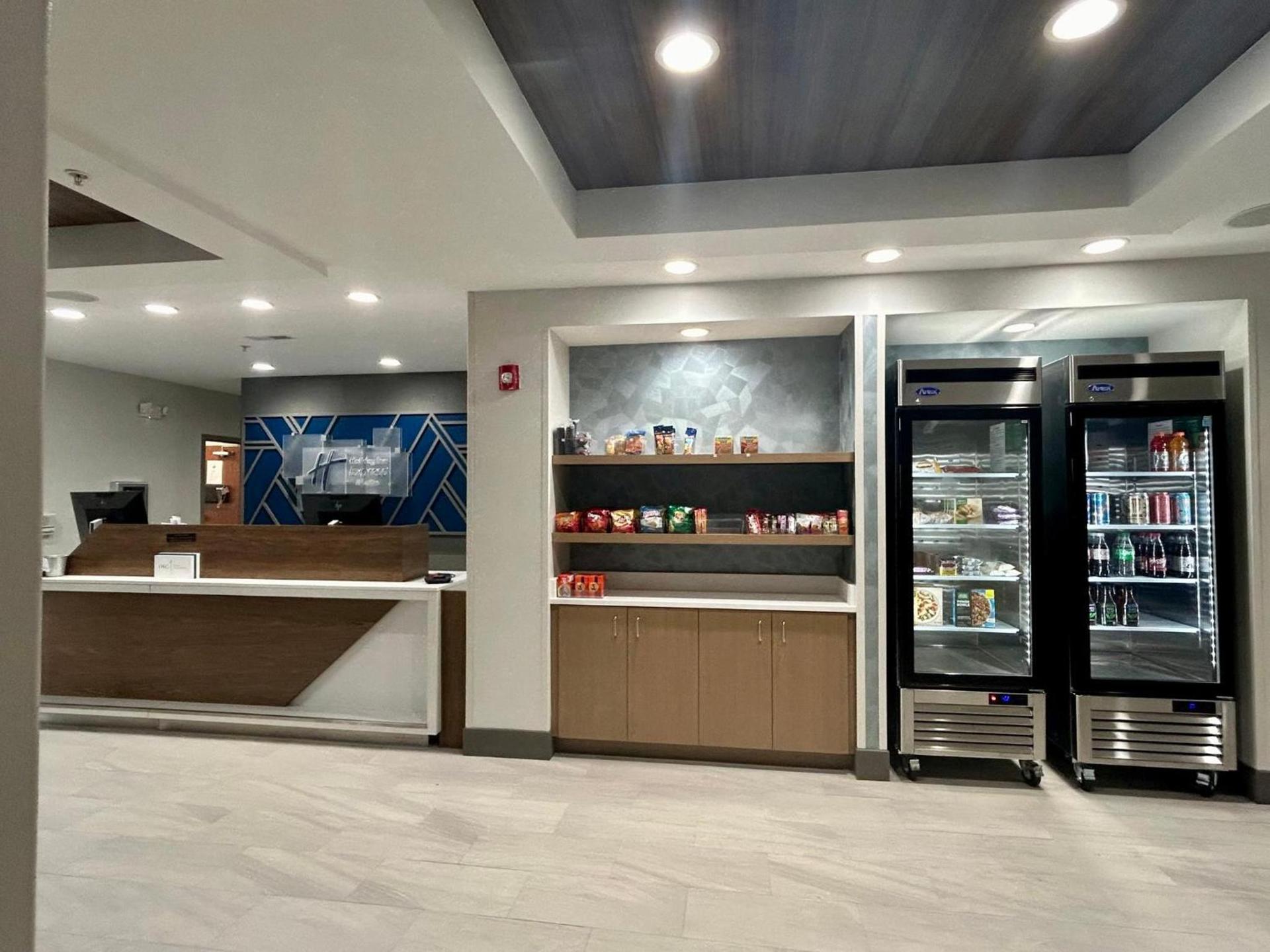 Holiday Inn Express Hotel and Suites Saint Robert by IHG photo 40