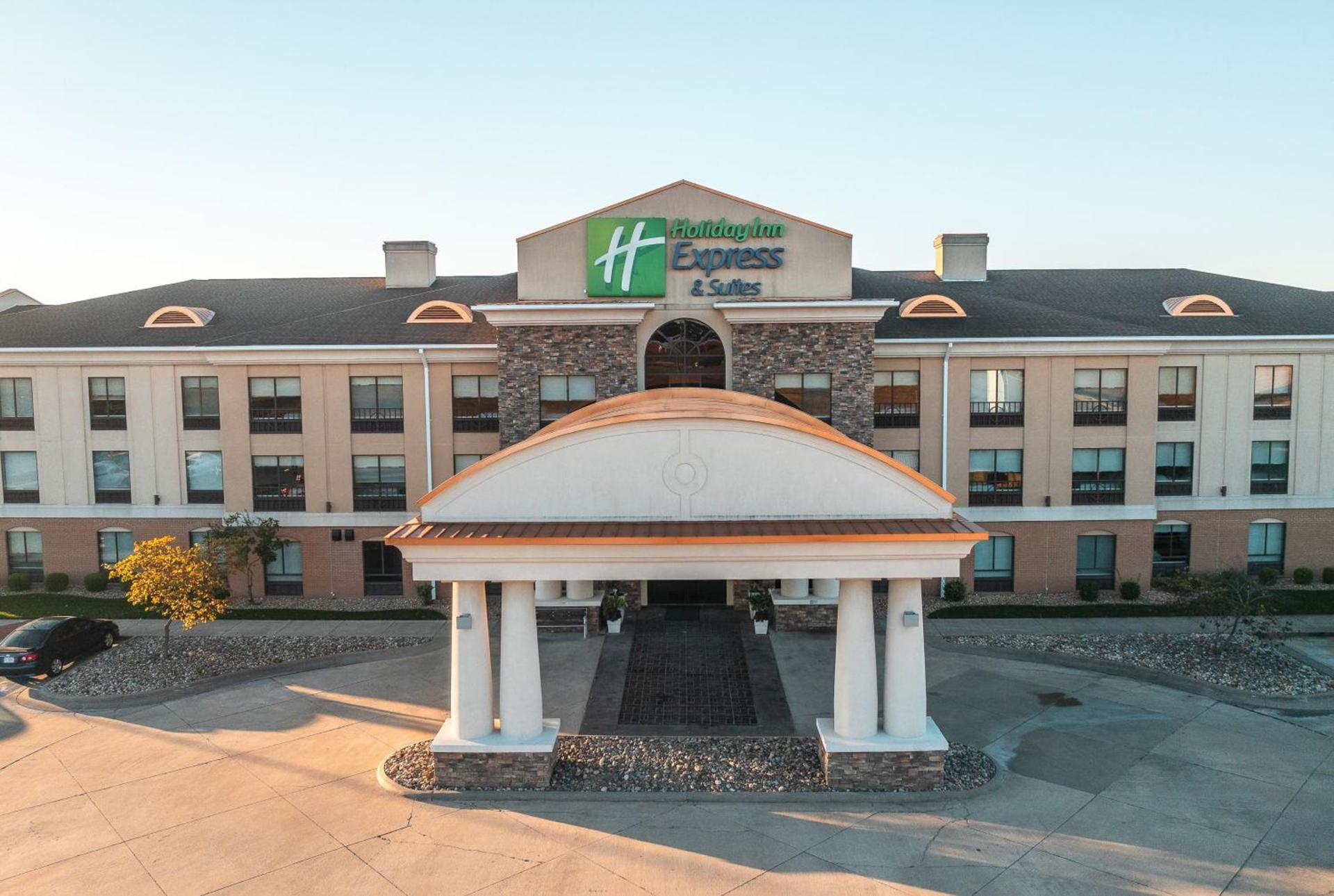 Holiday Inn Express Hotel and Suites Saint Robert by IHG photo 45