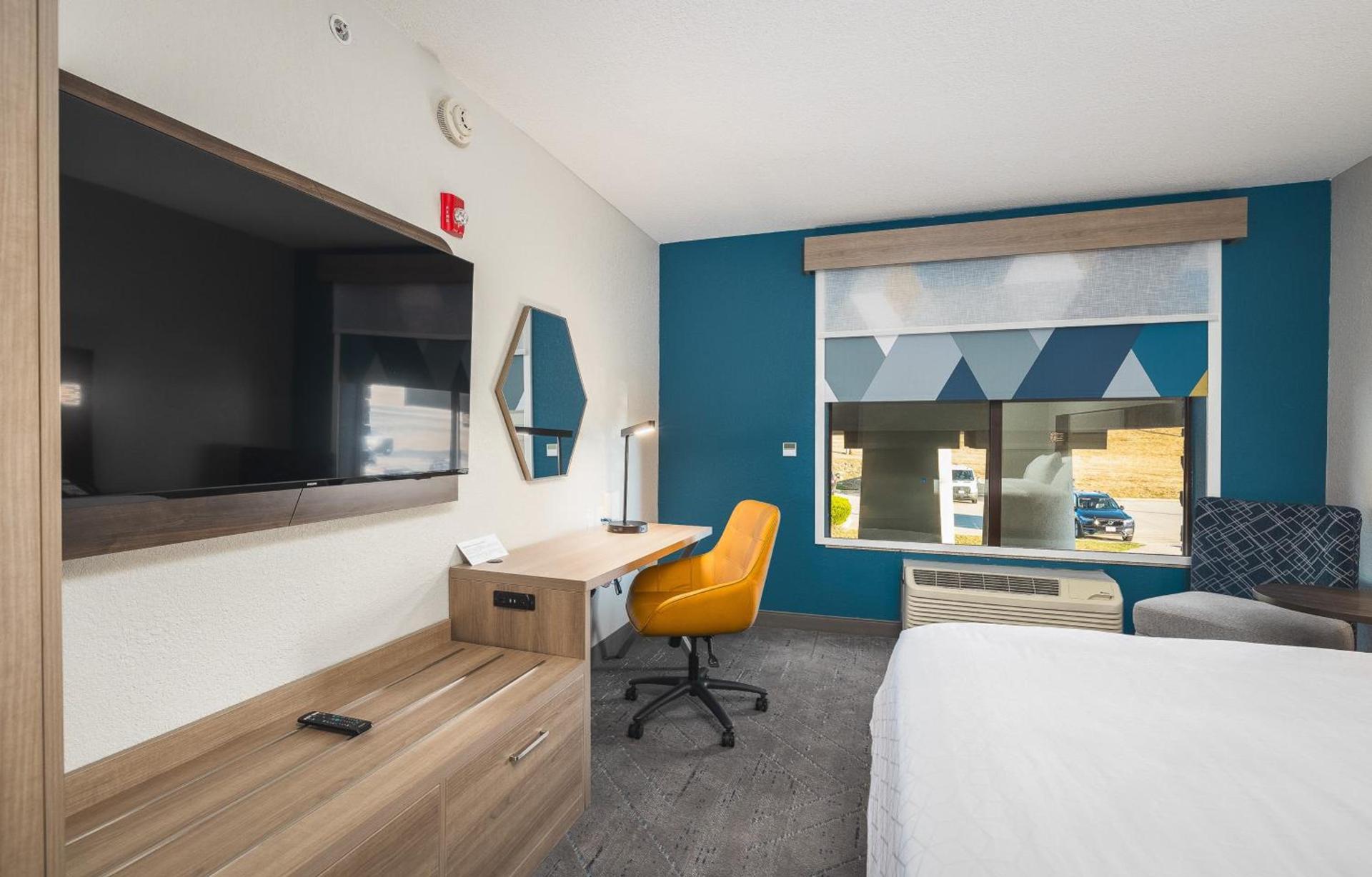 Holiday Inn Express Hotel and Suites Saint Robert by IHG photo 48