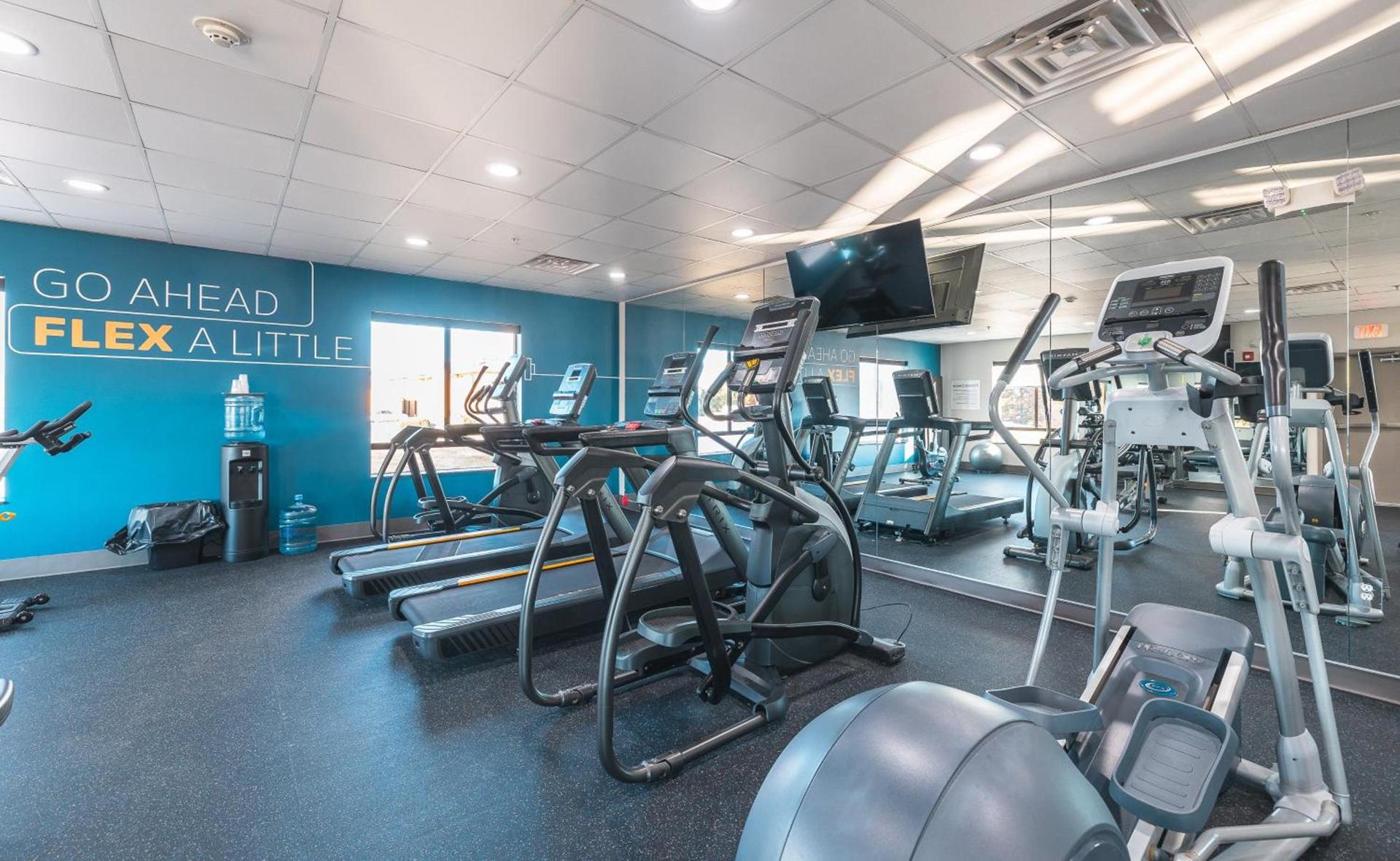 Holiday Inn Express Hotel and Suites Saint Robert by IHG photo 51