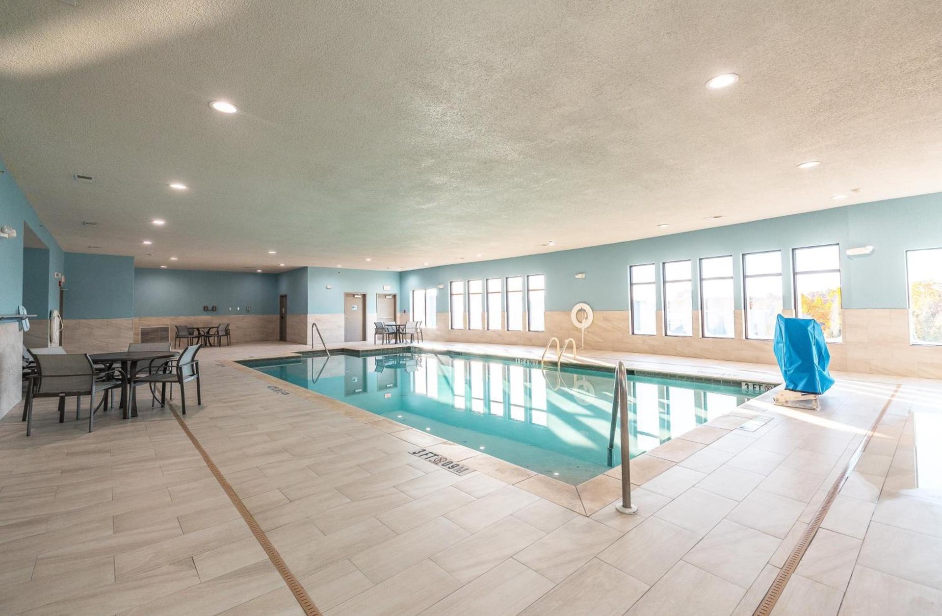 Holiday Inn Express Hotel and Suites Saint Robert by IHG photo 53