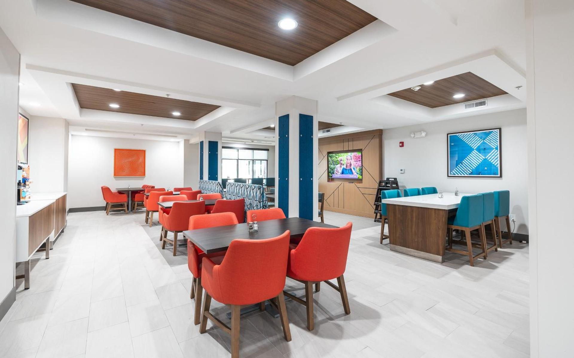 Holiday Inn Express Hotel and Suites Saint Robert by IHG photo 55