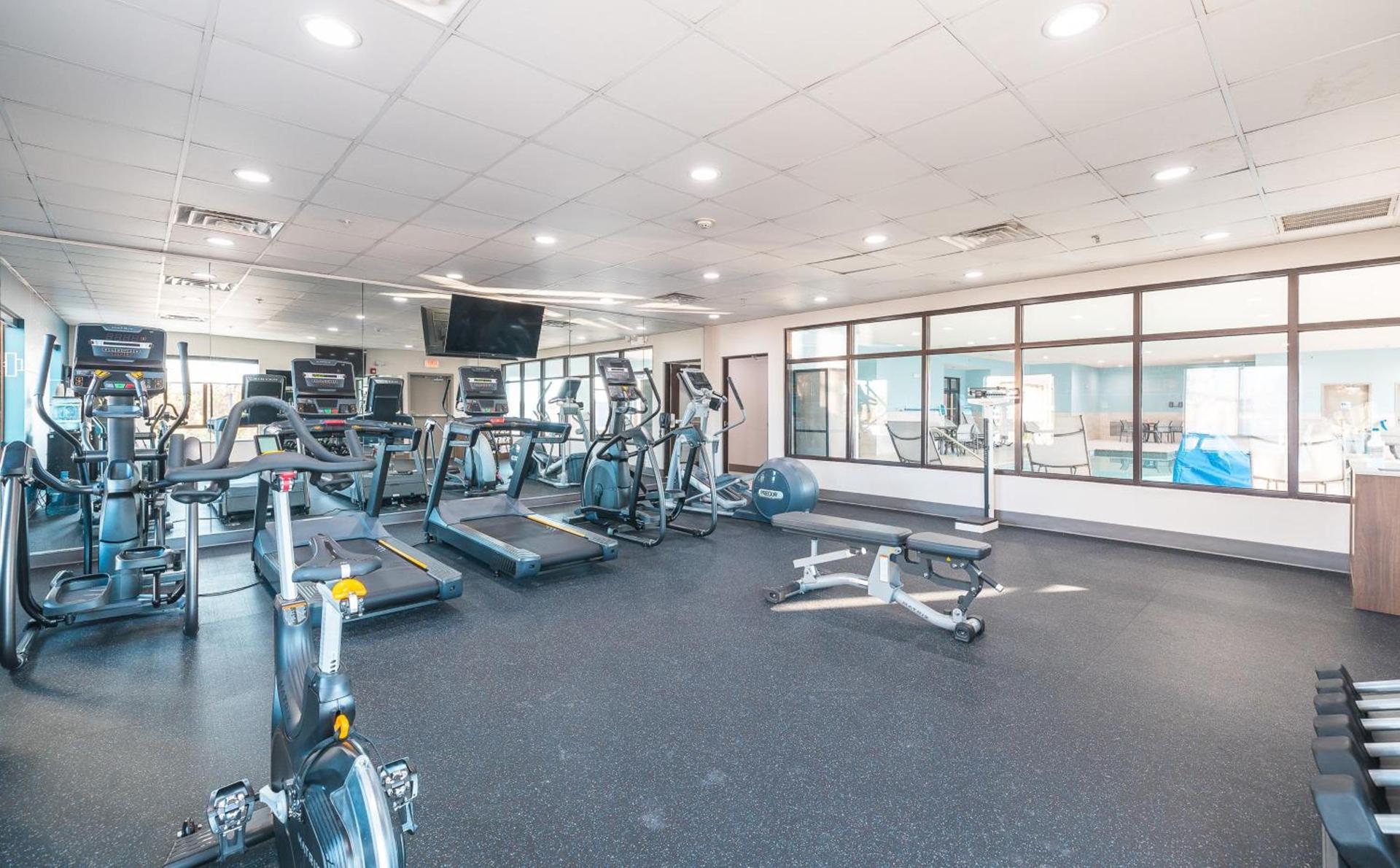 Holiday Inn Express Hotel and Suites Saint Robert by IHG photo 58