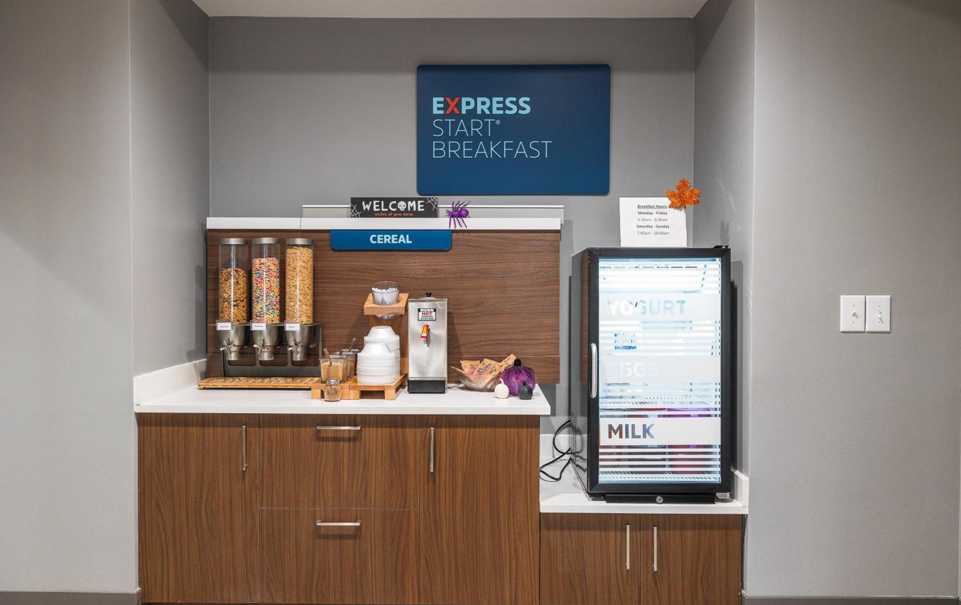 Holiday Inn Express Hotel and Suites Saint Robert by IHG photo 60