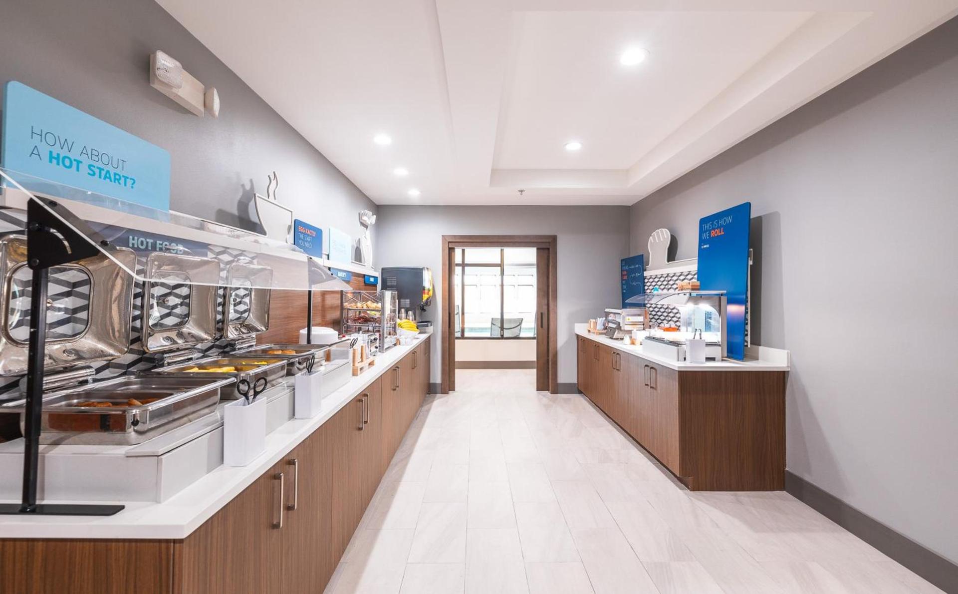 Holiday Inn Express Hotel and Suites Saint Robert by IHG photo 61