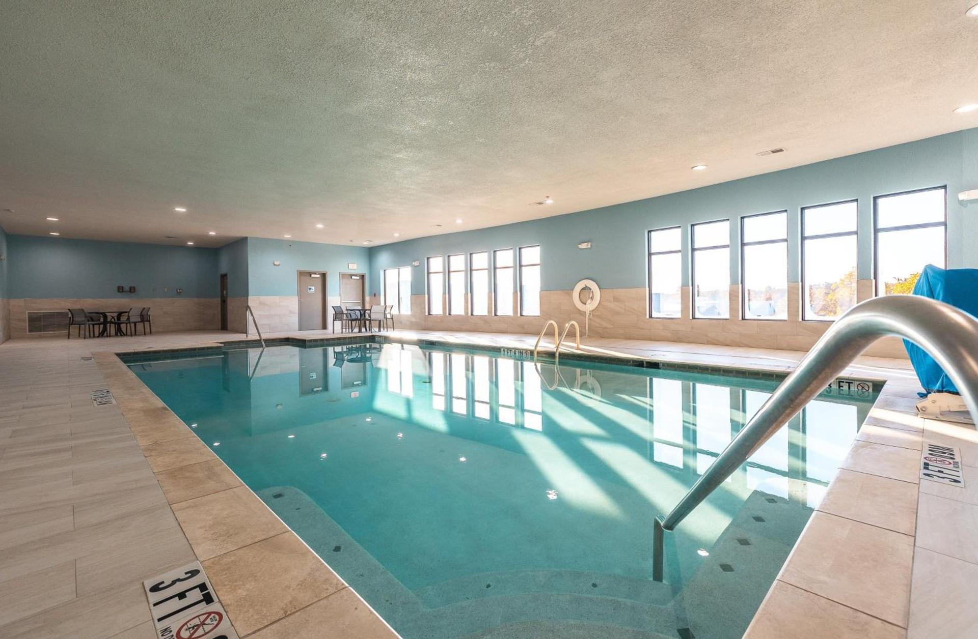 Holiday Inn Express Hotel and Suites Saint Robert by IHG photo 67