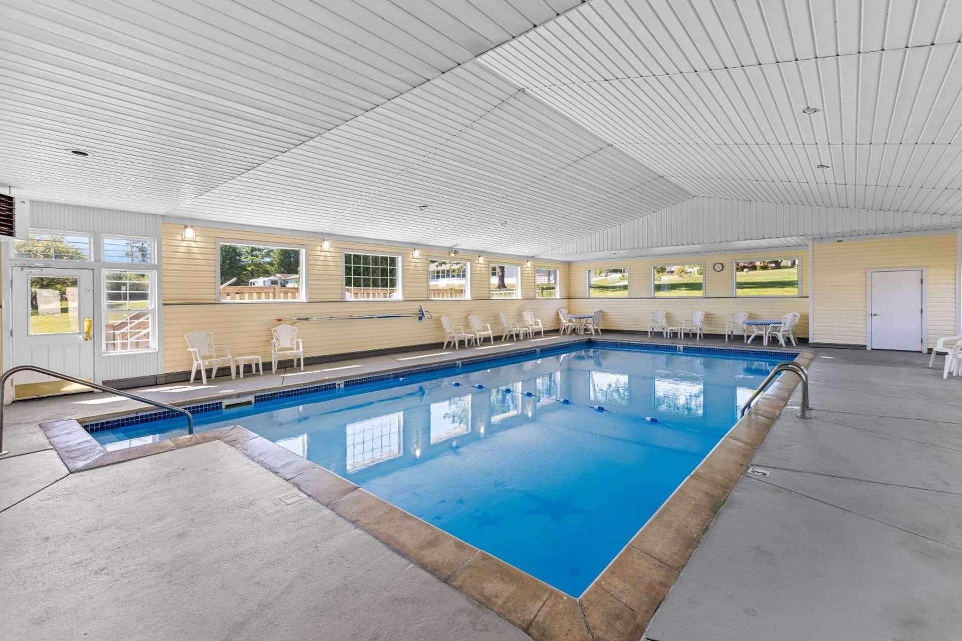 Quality Inn Lakefront photo 46