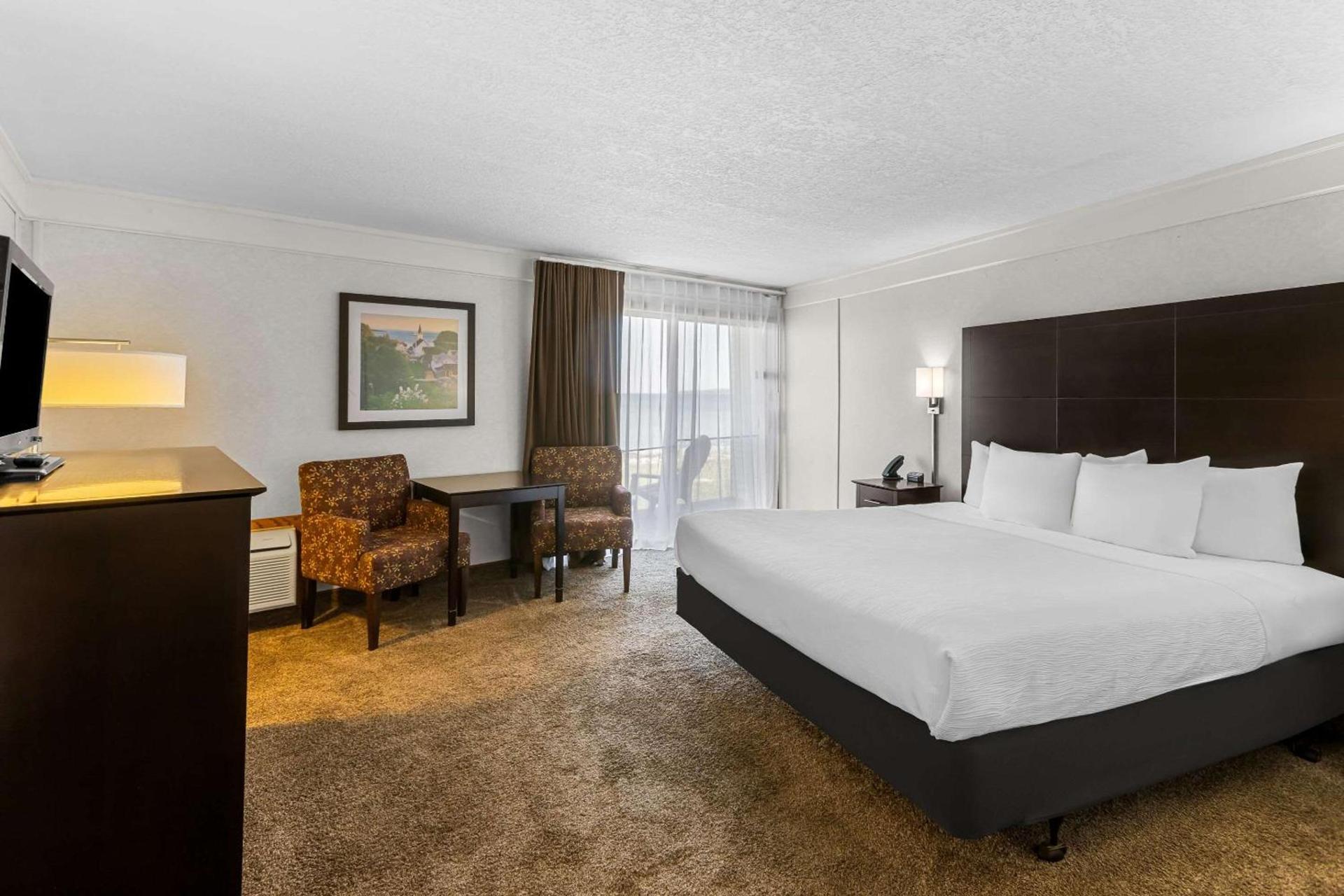 Quality Inn Lakefront photo 42