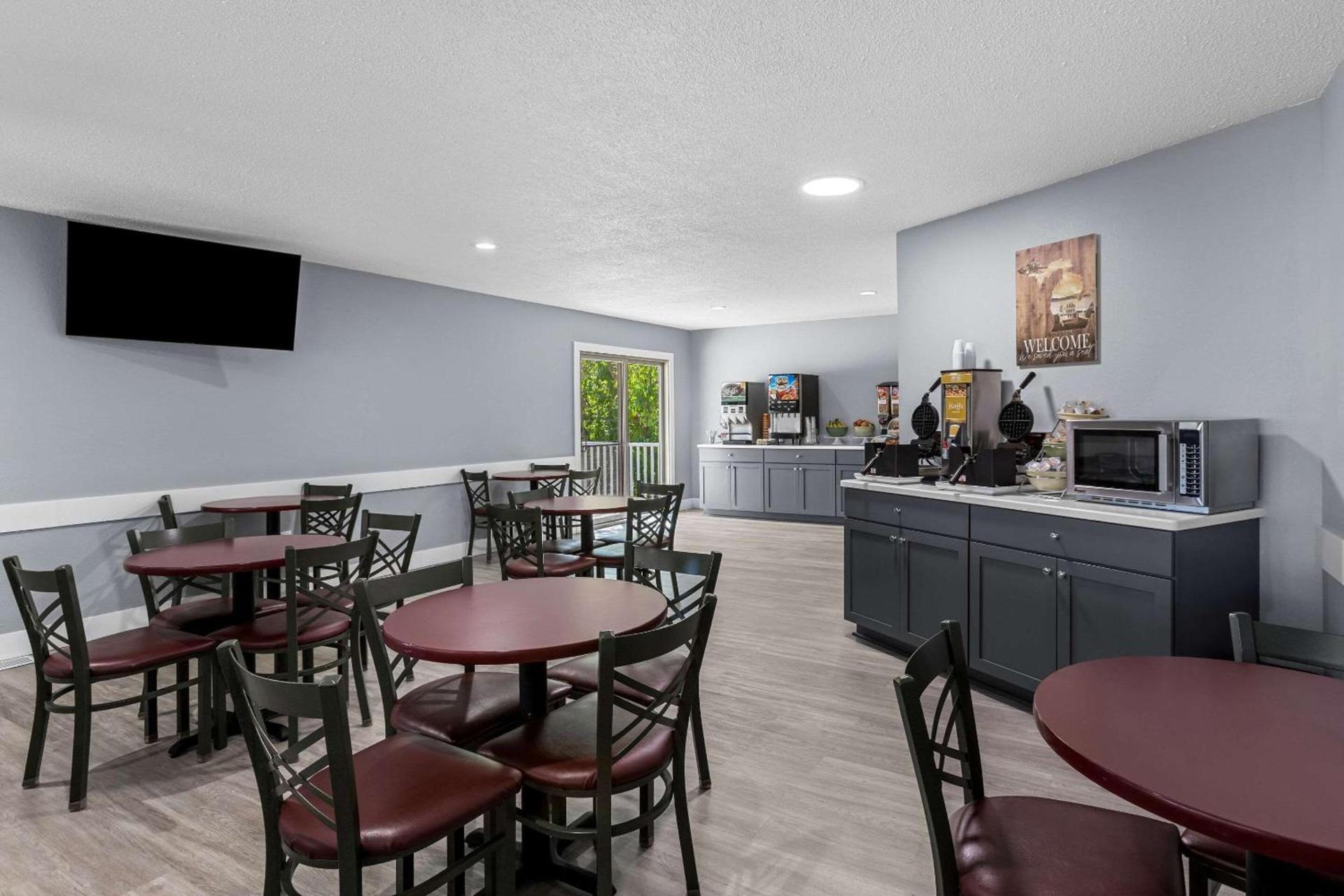 Quality Inn Lakefront photo 48