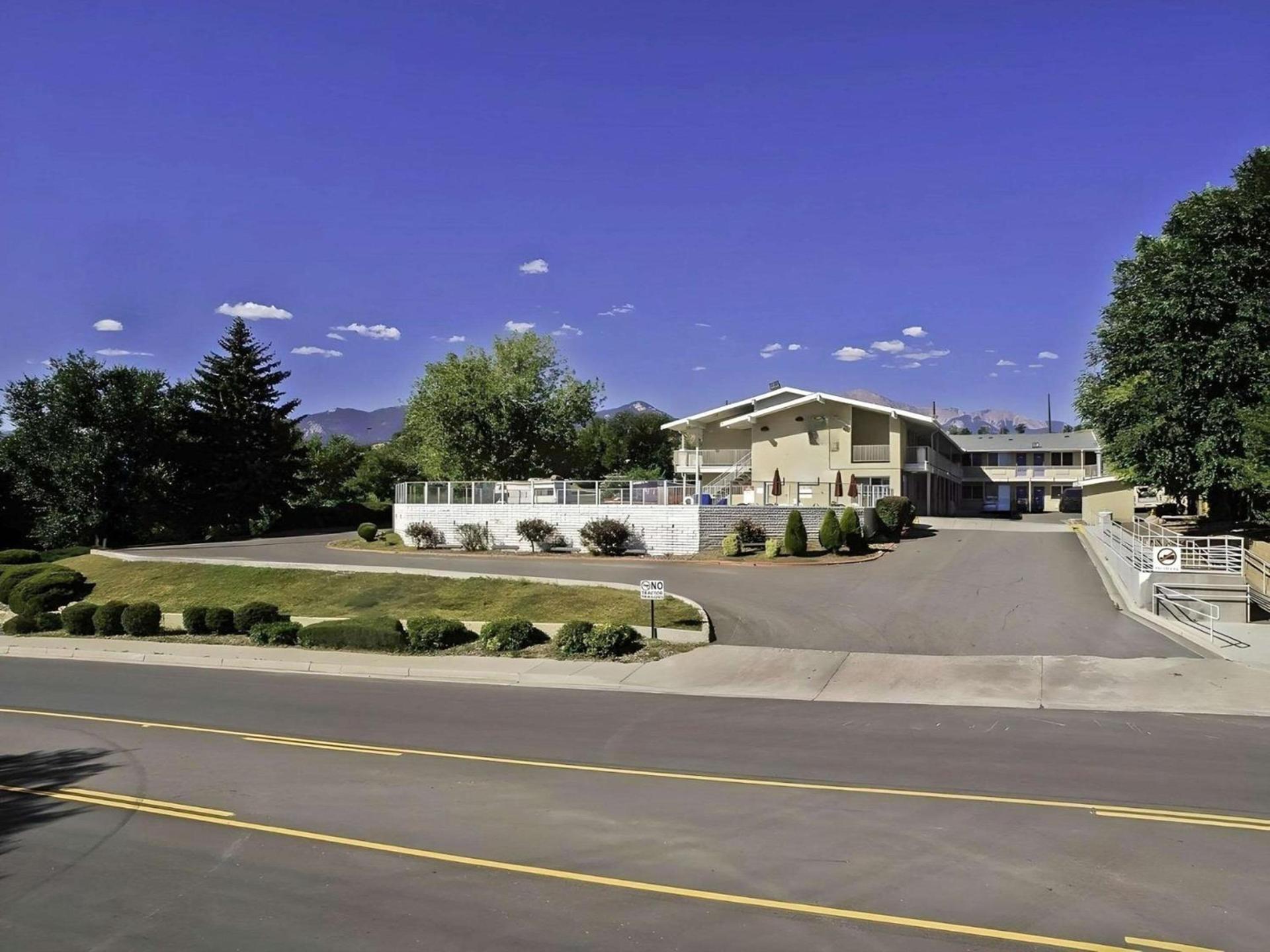 Motel 6 Colorado Springs, CO – South/Metro Area photo 2