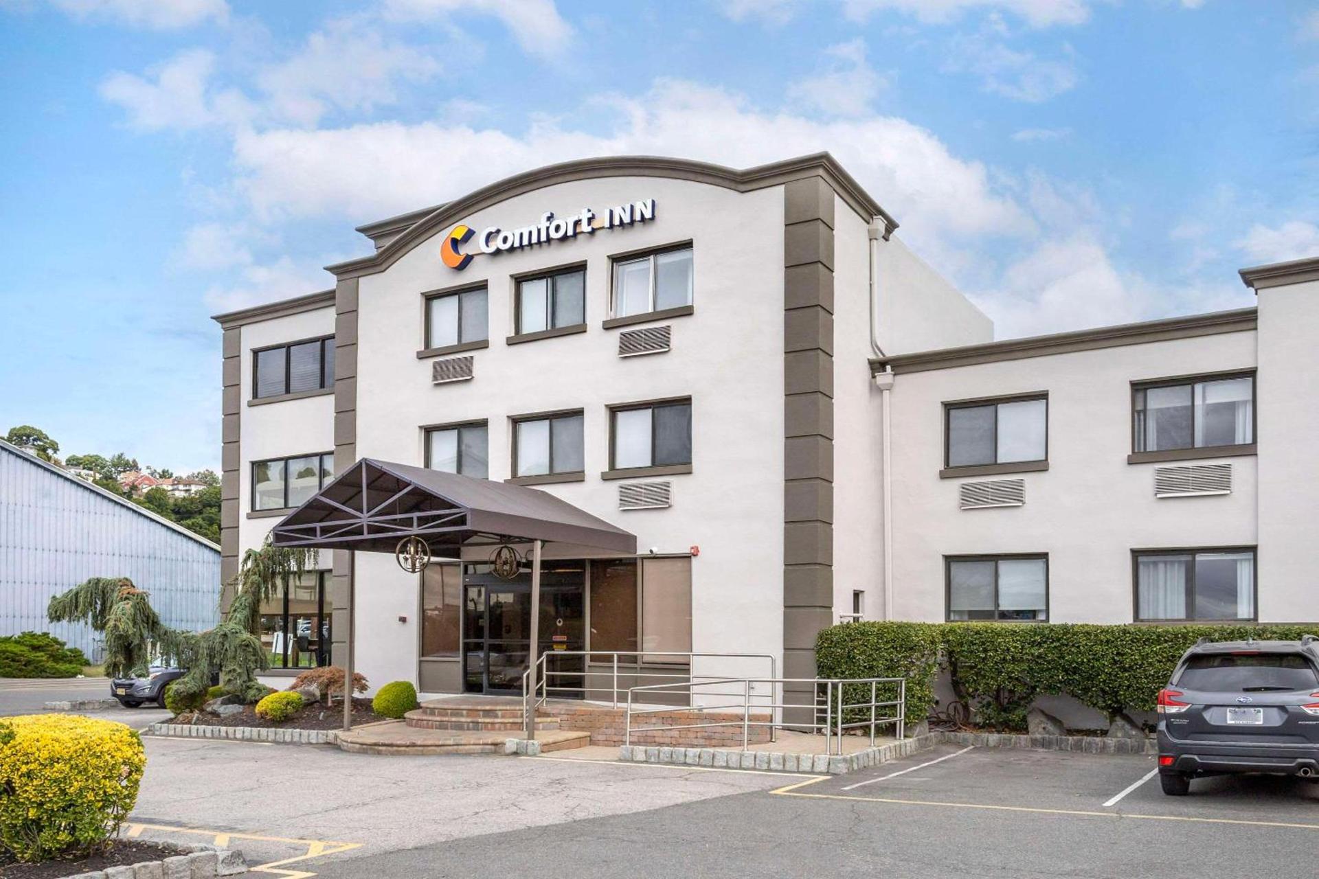 Comfort Inn Edgewater on Hudson River photo 1