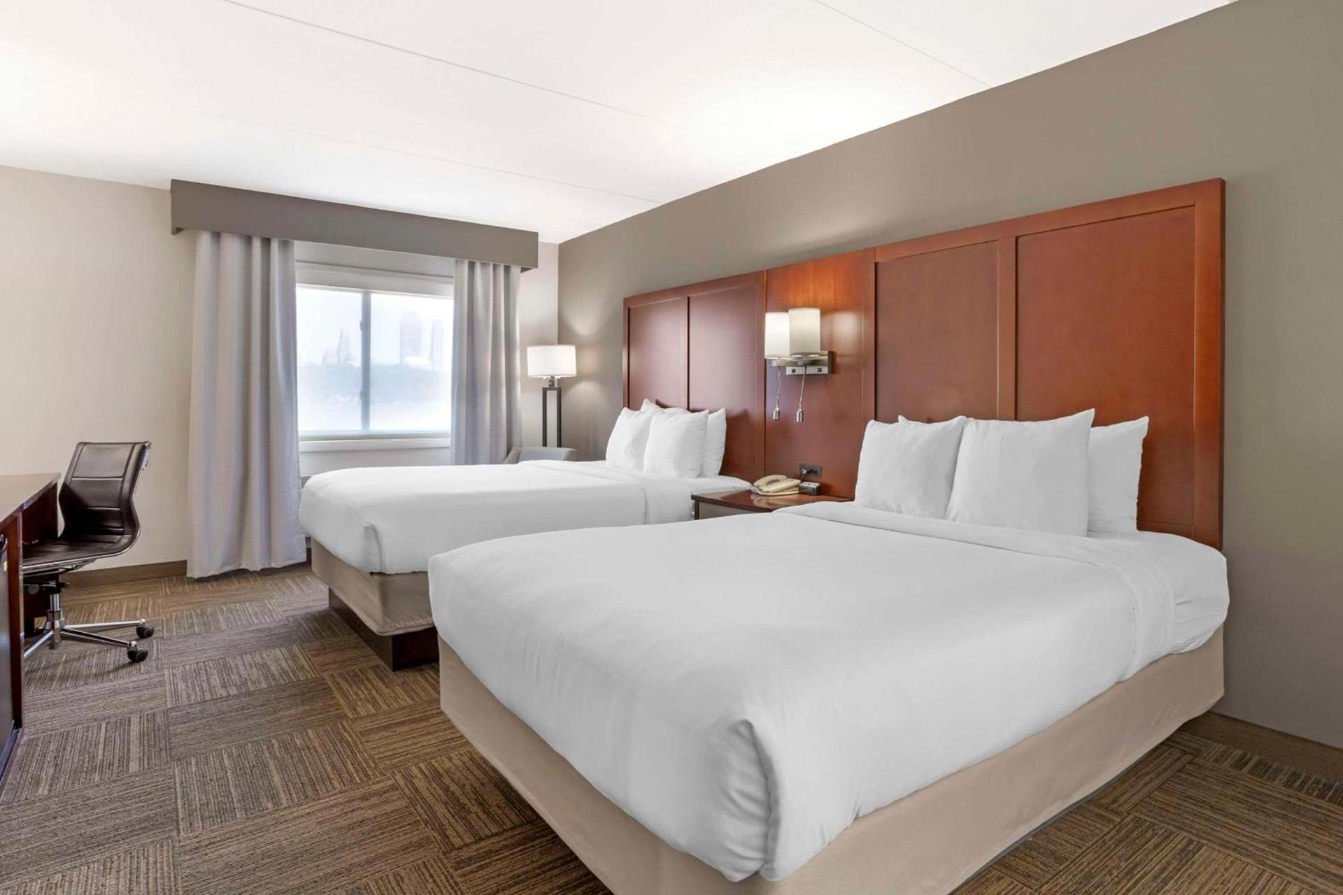 Comfort Inn Edgewater on Hudson River photo 12