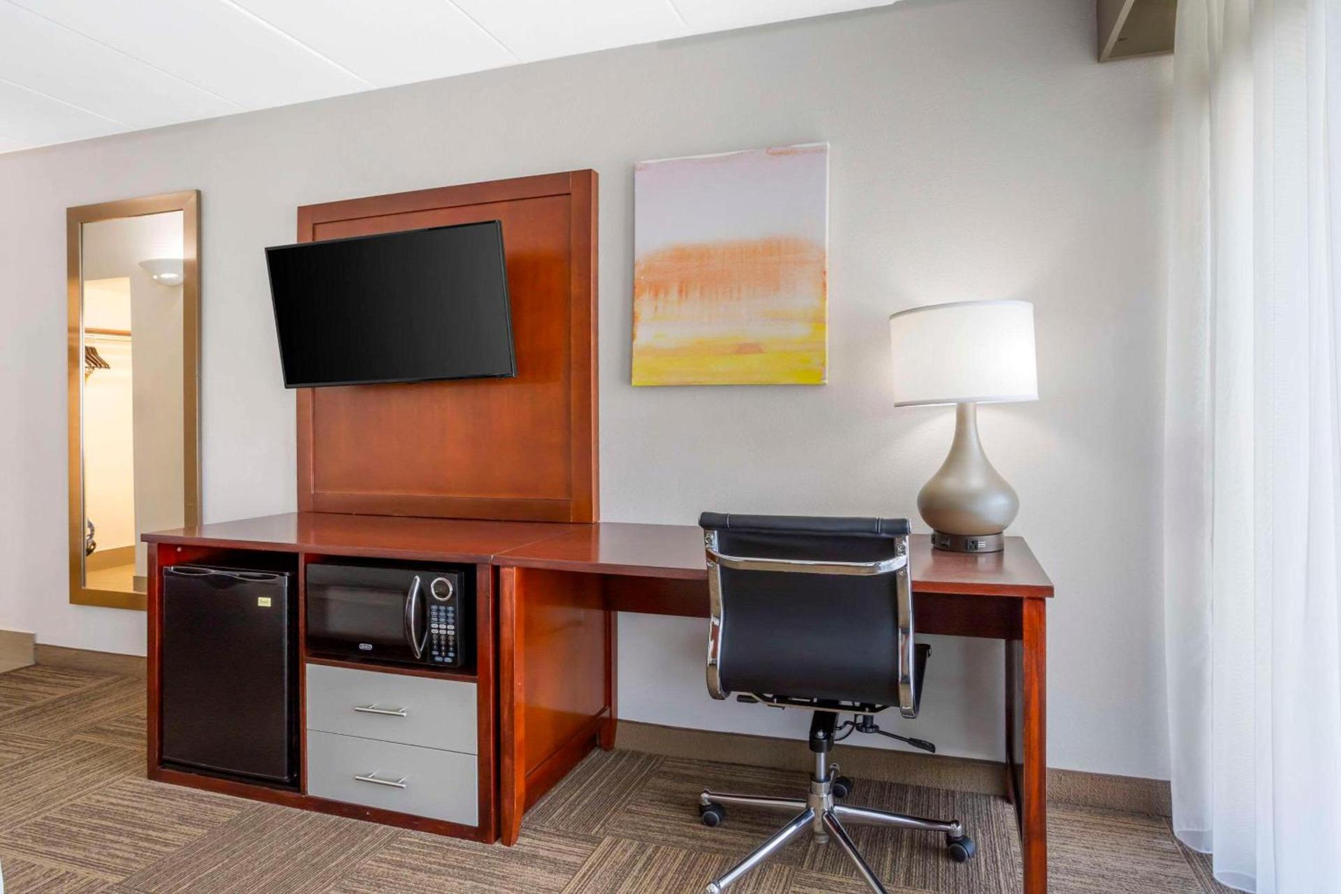 Comfort Inn Edgewater on Hudson River photo 9