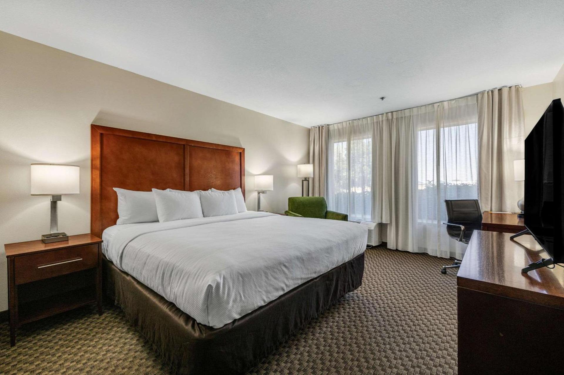 Comfort Inn & Suites Logan Near University photo 6